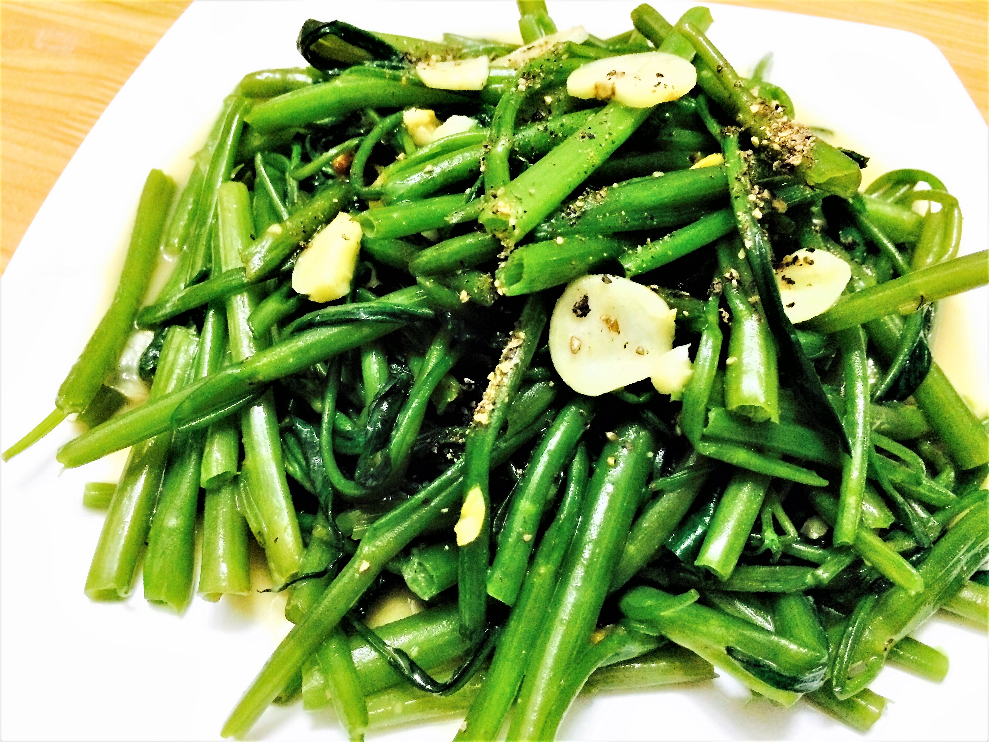 Rau muống xào chao ăn chay tuyệt vời! - Ảnh 1.