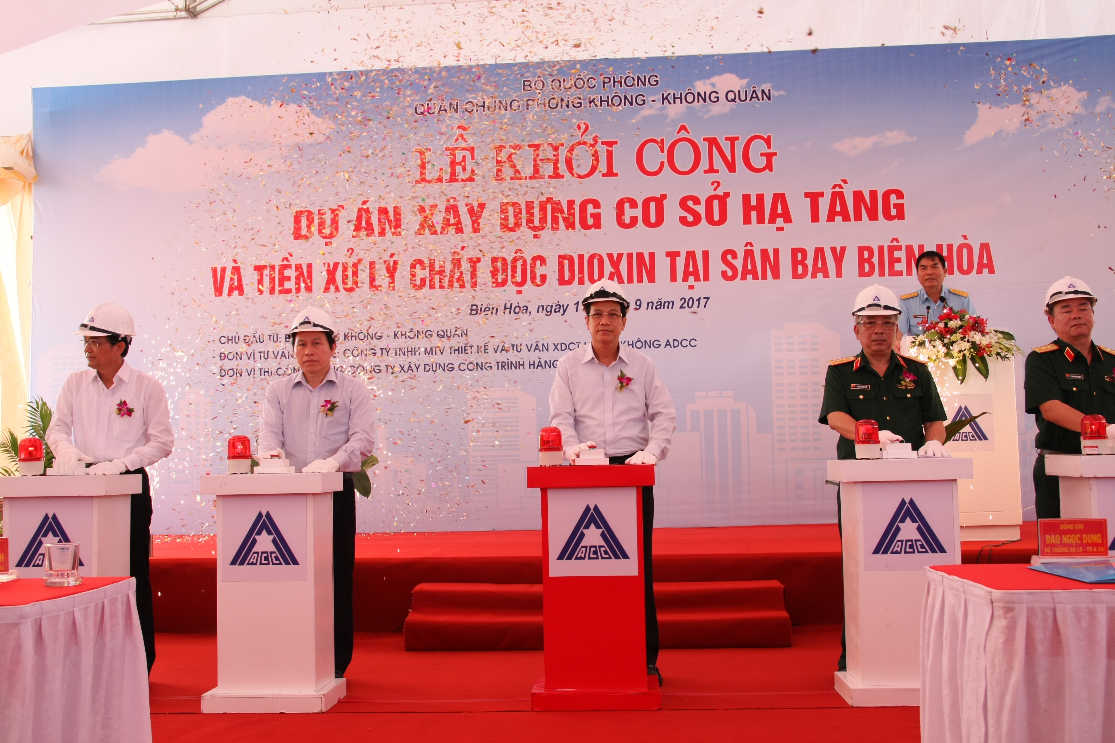 Khởi động dự án xử lý dioxin tại sân bay Biên Hòa