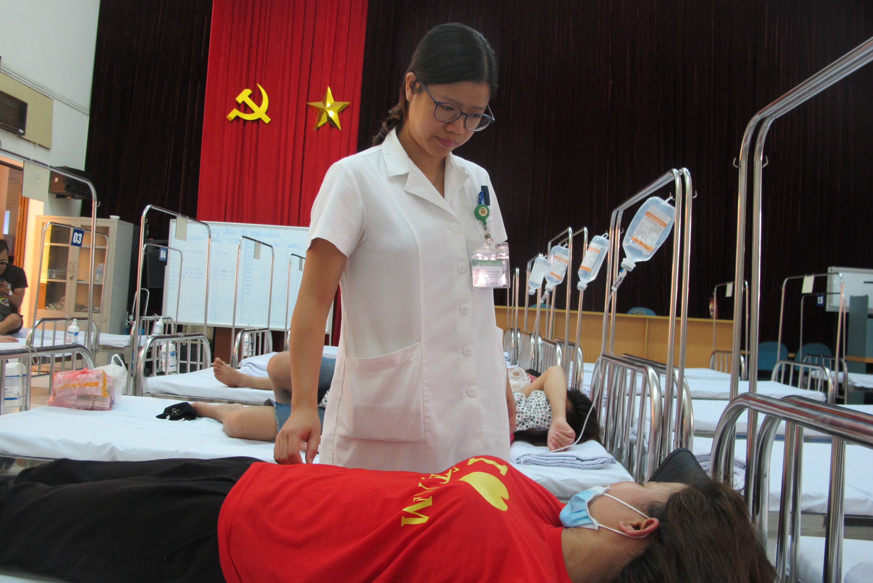 Qu&aacute; tải, hội trường th&agrave;nh ph&ograve;ng bệnh điều trị sốt xuất huyết - Ảnh 3.