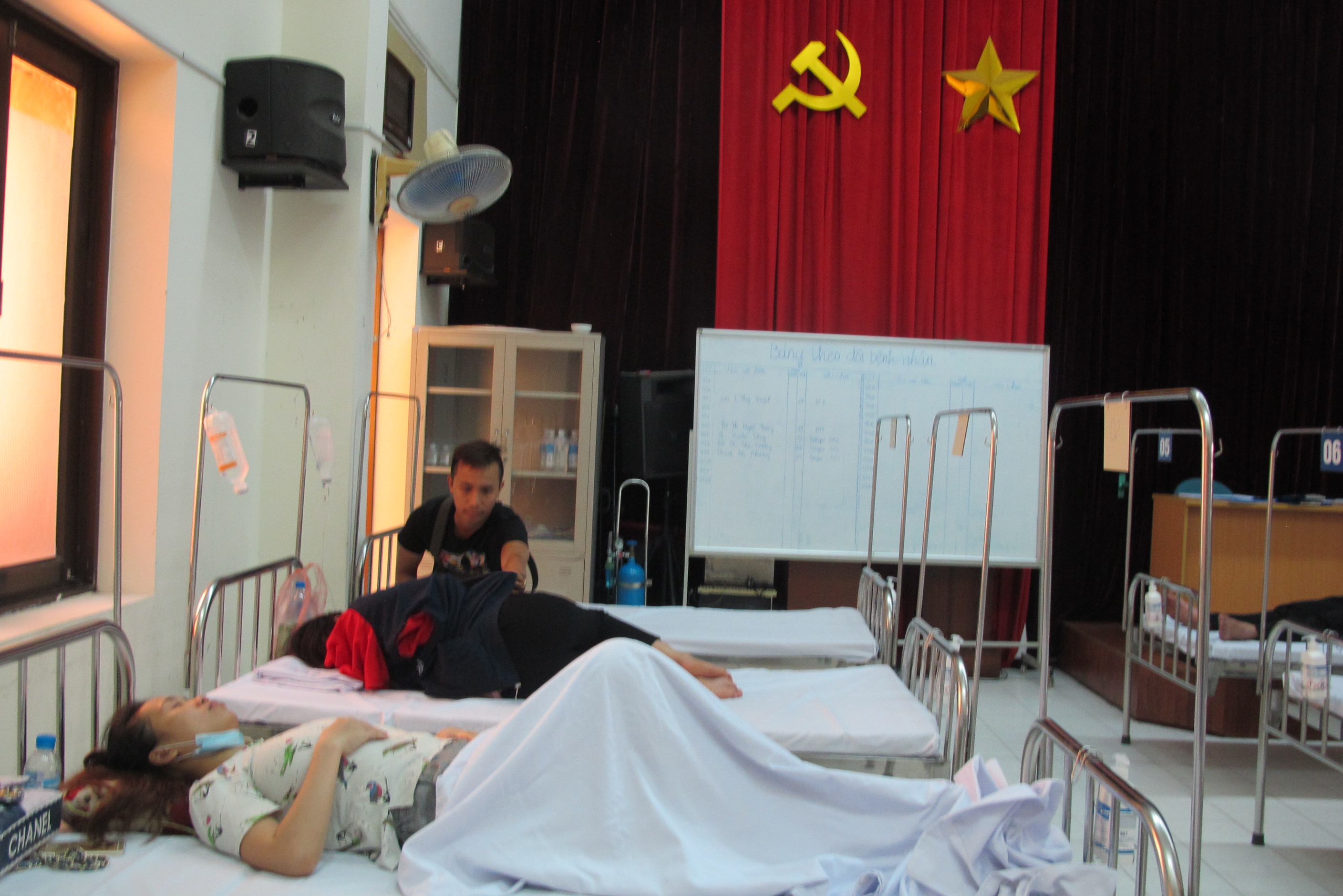 Qu&aacute; tải, hội trường th&agrave;nh ph&ograve;ng bệnh điều trị sốt xuất huyết - Ảnh 5.