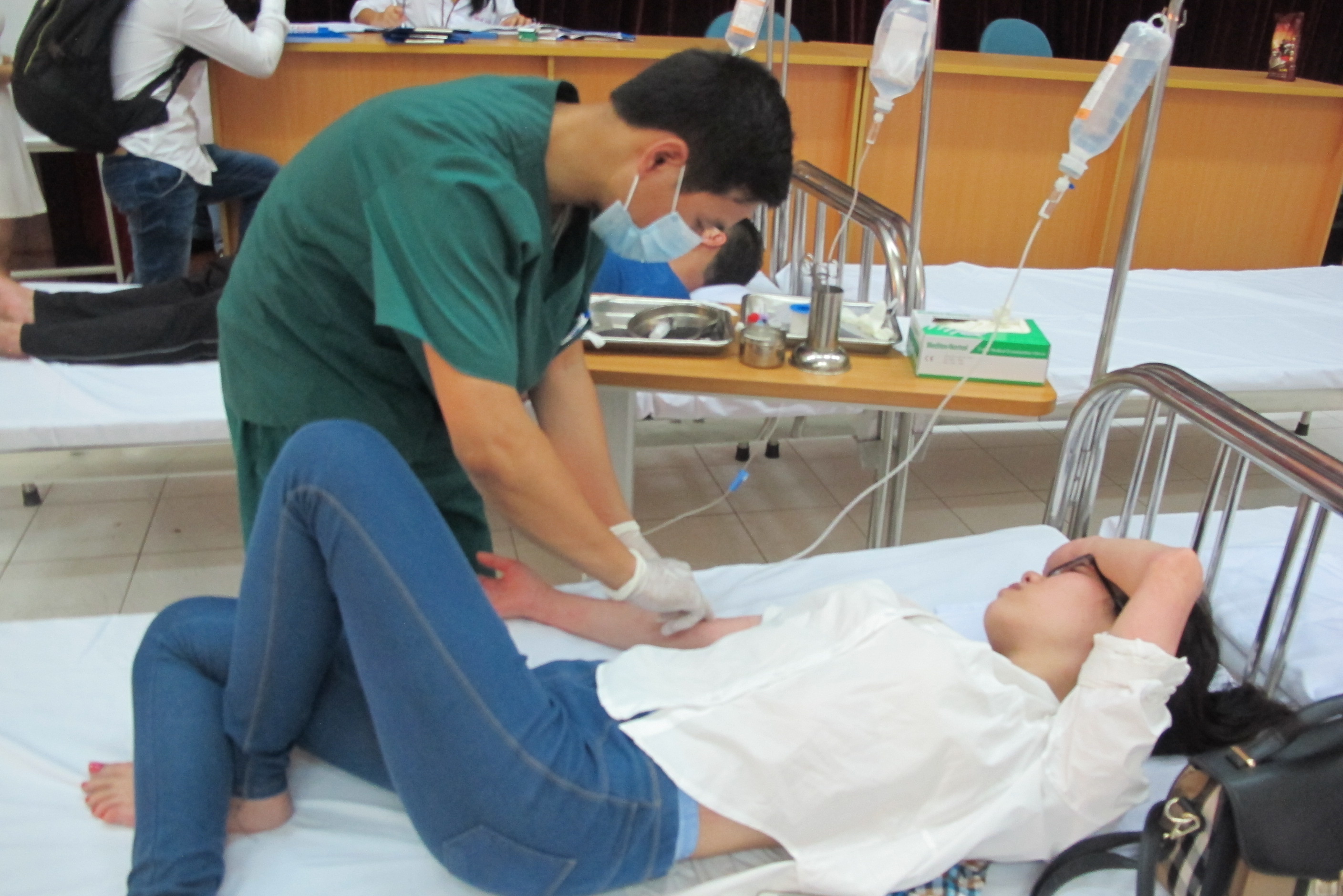 Qu&aacute; tải, hội trường th&agrave;nh ph&ograve;ng bệnh điều trị sốt xuất huyết - Ảnh 8.