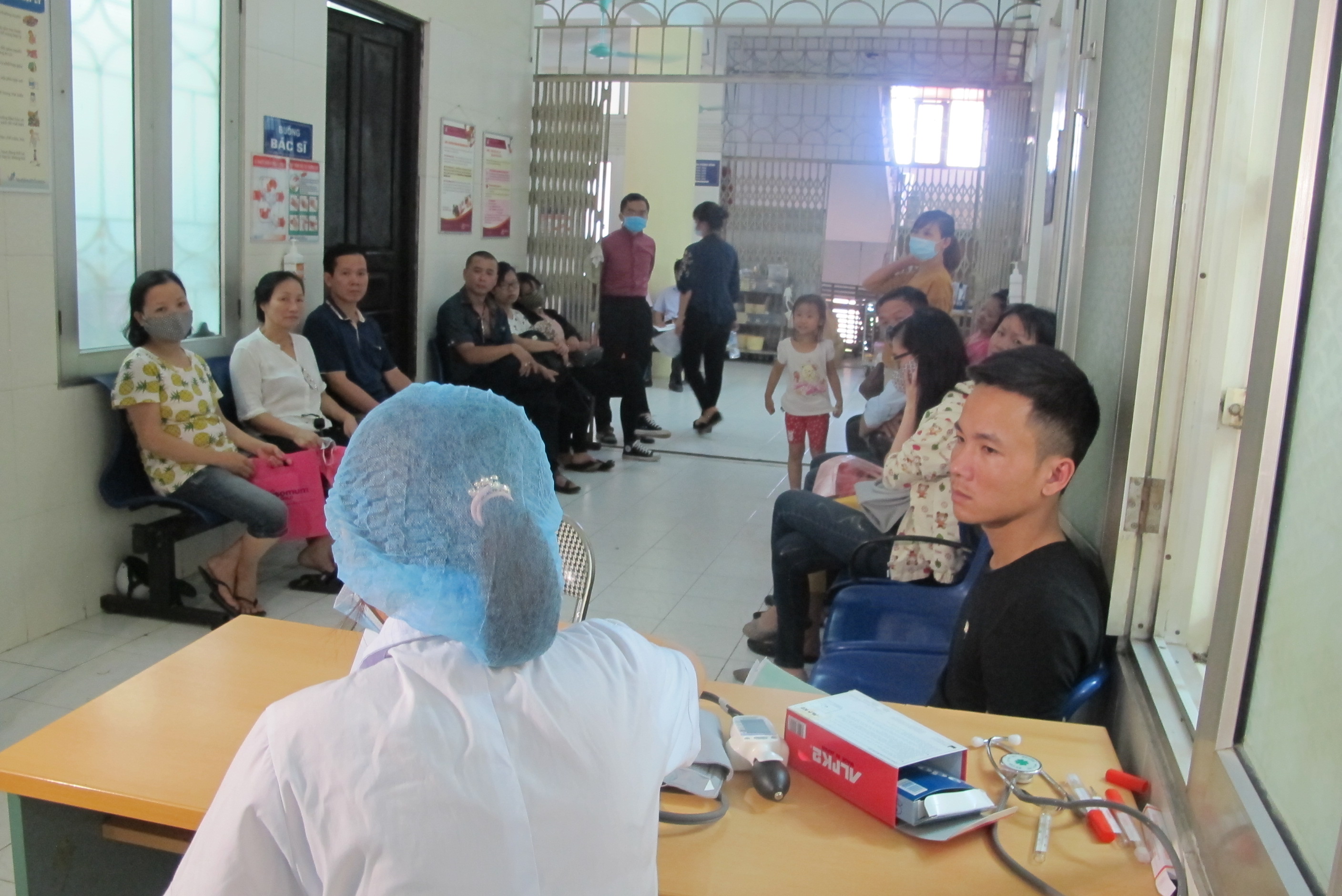Qu&aacute; tải, hội trường th&agrave;nh ph&ograve;ng bệnh điều trị sốt xuất huyết - Ảnh 17.