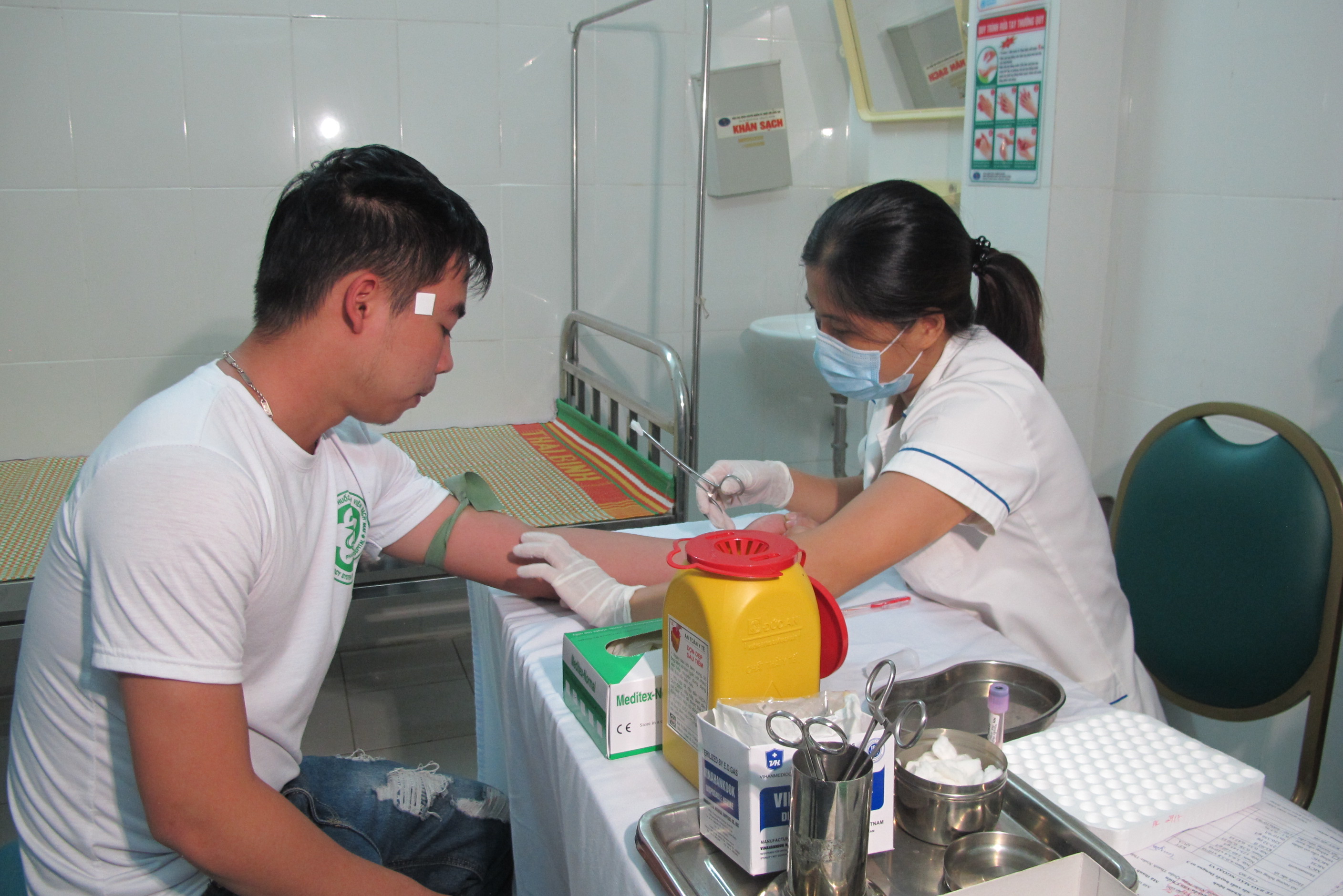 Qu&aacute; tải, hội trường th&agrave;nh ph&ograve;ng bệnh điều trị sốt xuất huyết - Ảnh 20.