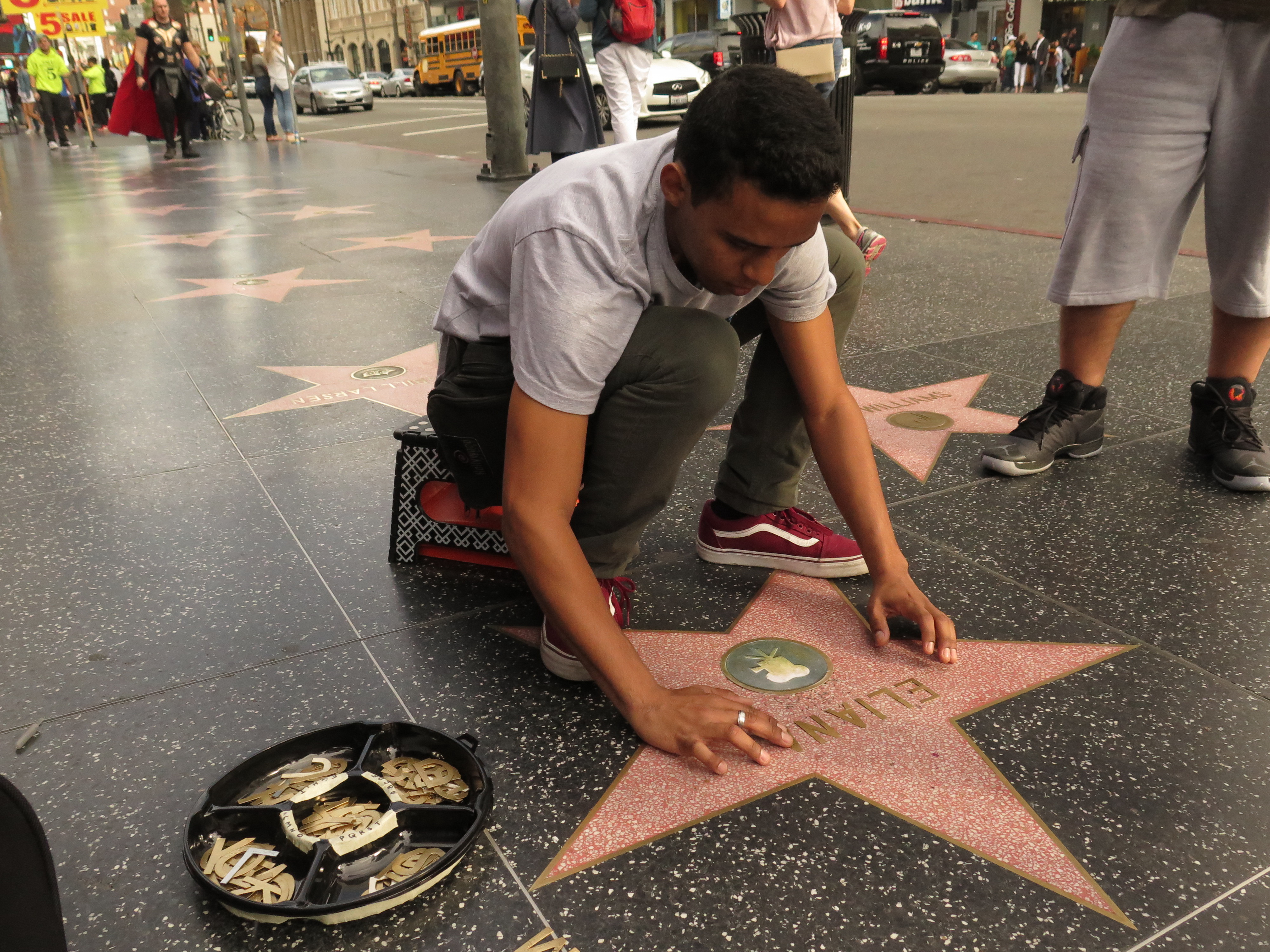 Khắc tên ngôi sao điện ảnh ngay trên đường phố Hollywood. Ảnh: P.Nhi