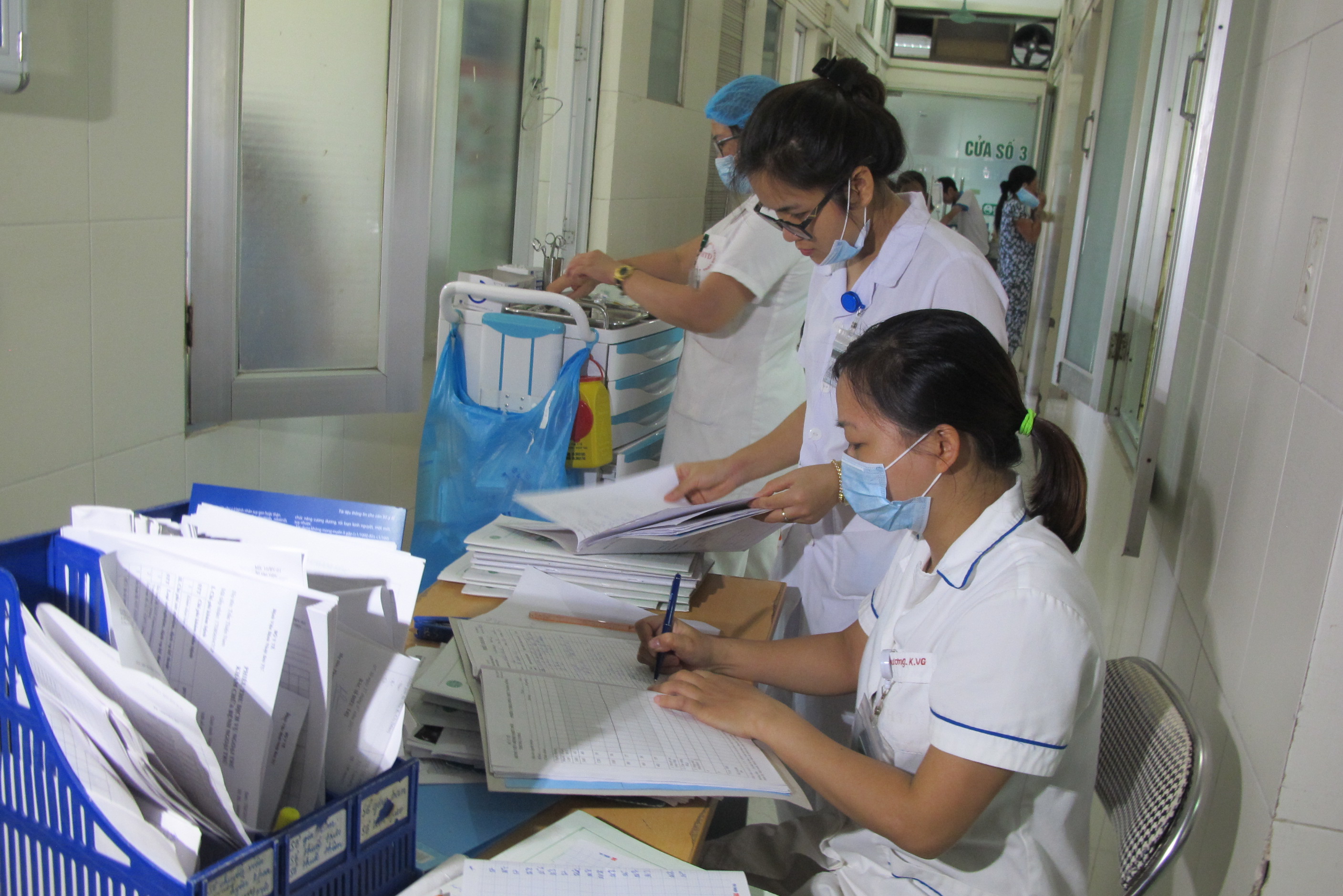 Qu&aacute; tải, hội trường th&agrave;nh ph&ograve;ng bệnh điều trị sốt xuất huyết - Ảnh 14.