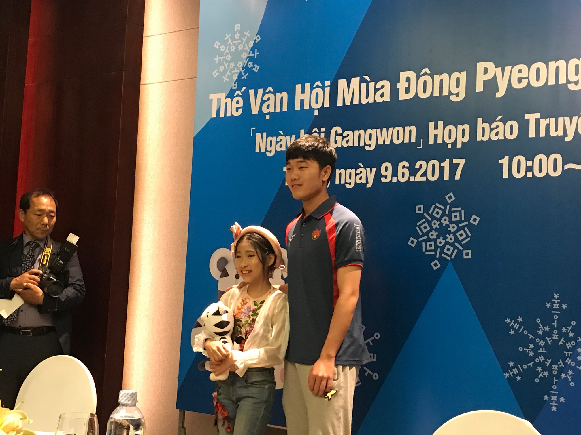 Lương Xuân Trường hóa thân thành linh vật Olympic mùa đông - Ảnh 2.