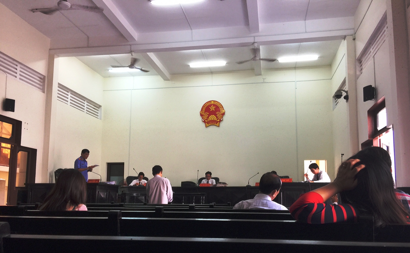 Xử điều tra viên cao cấp công an tỉnh: Vắng lặng khác thường!