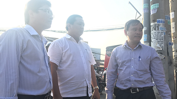 &Ocirc;ng Nguyễn Gia Th&aacute;i B&igrave;nh, Ph&oacute; Chủ tịch UBND quận B&igrave;nh T&acirc;n (phải)
