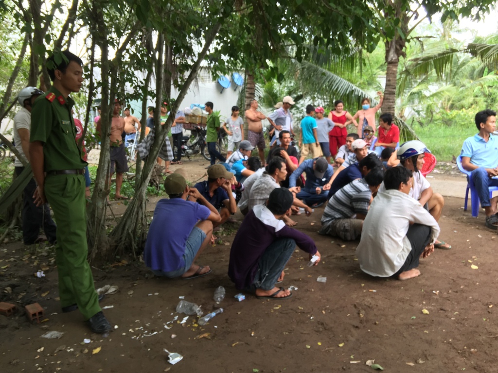 Nổ súng phá trường gà nằm ngay mặt tiền đường