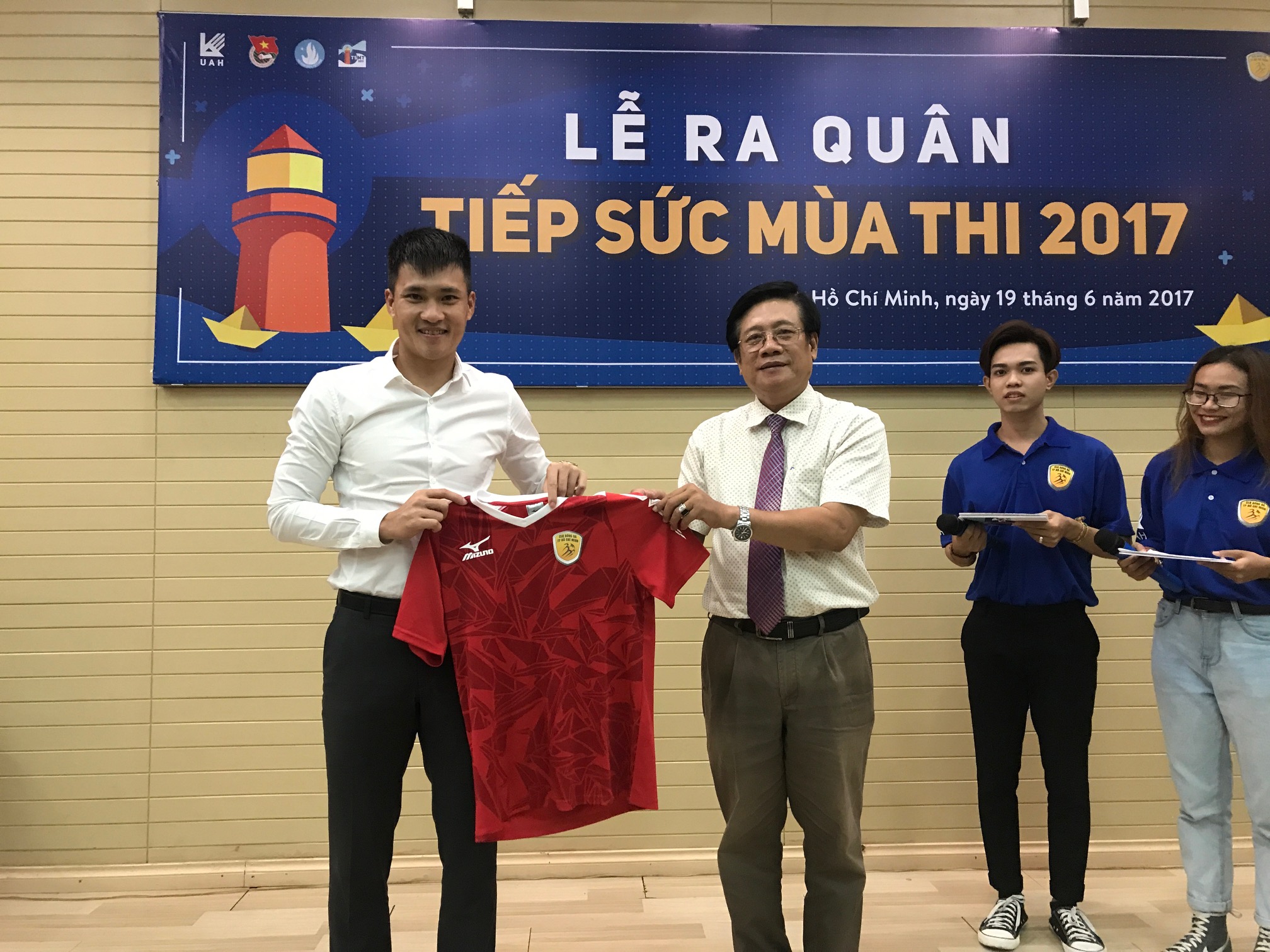 Lê Công Vinh tiếp sức mùa thi - Ảnh 3.