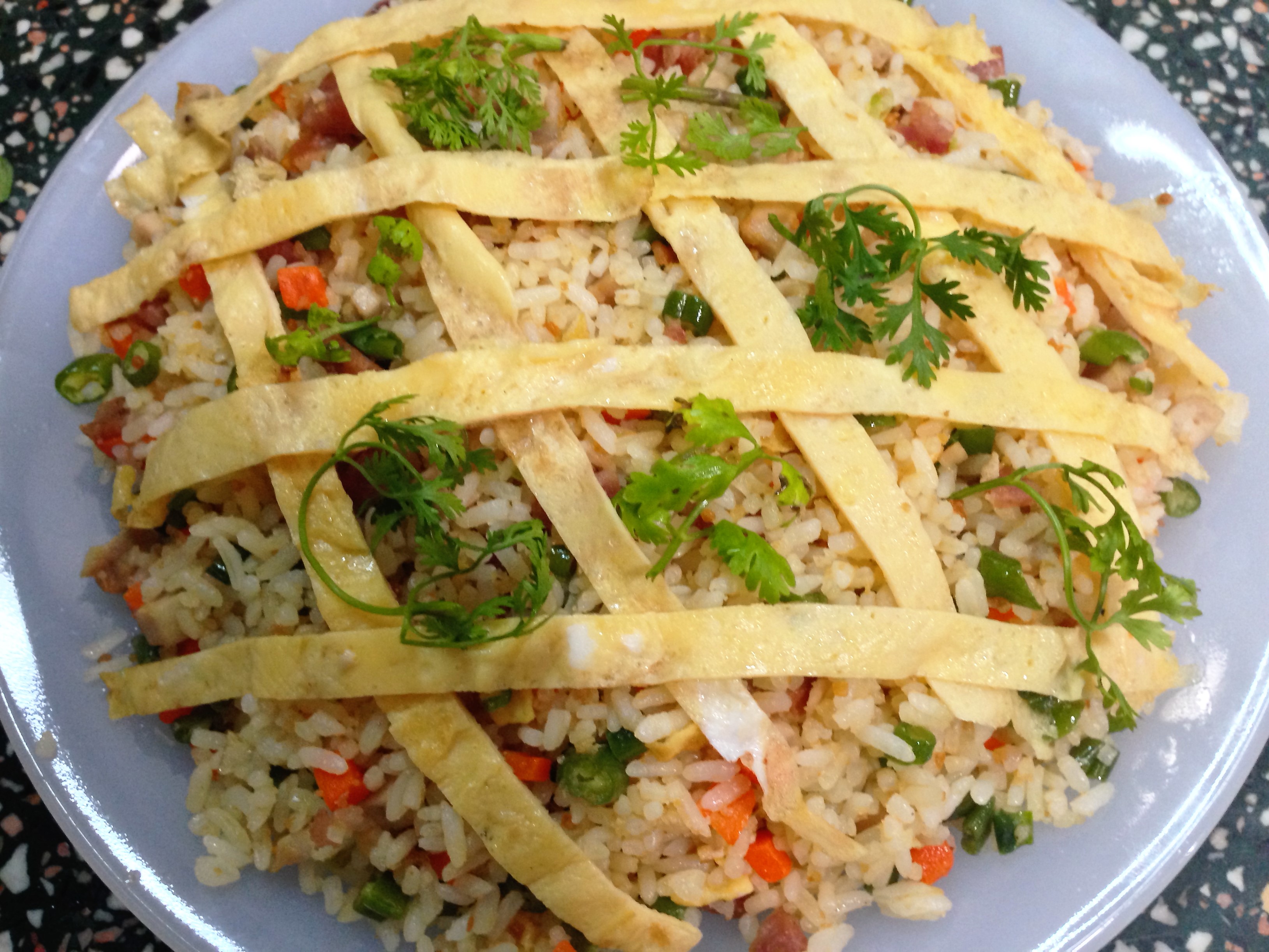 
Trang tr&iacute; th&ecirc;m trứng v&agrave; ng&ograve; r&iacute;
