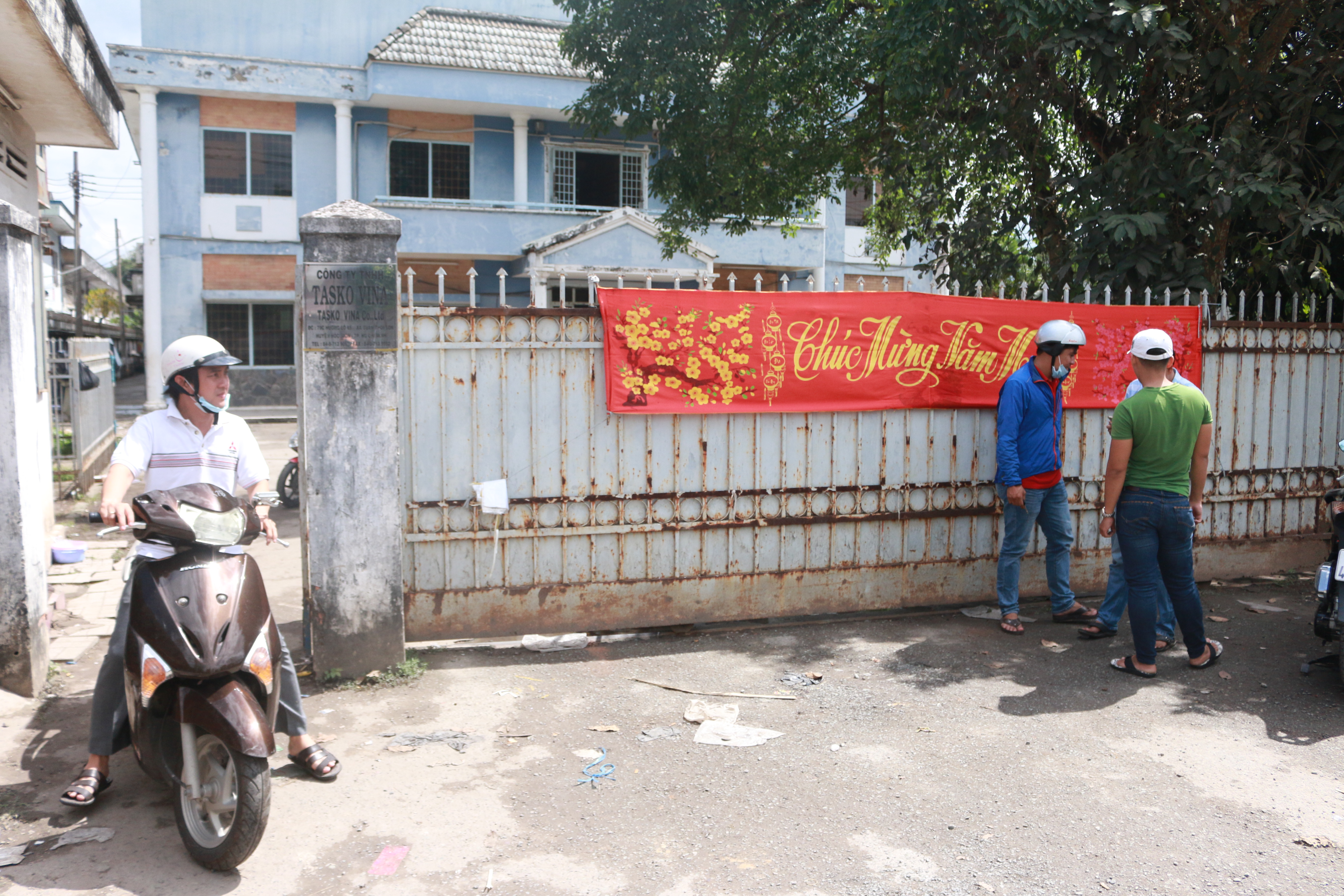 Hết lòng để công nhân có Tết