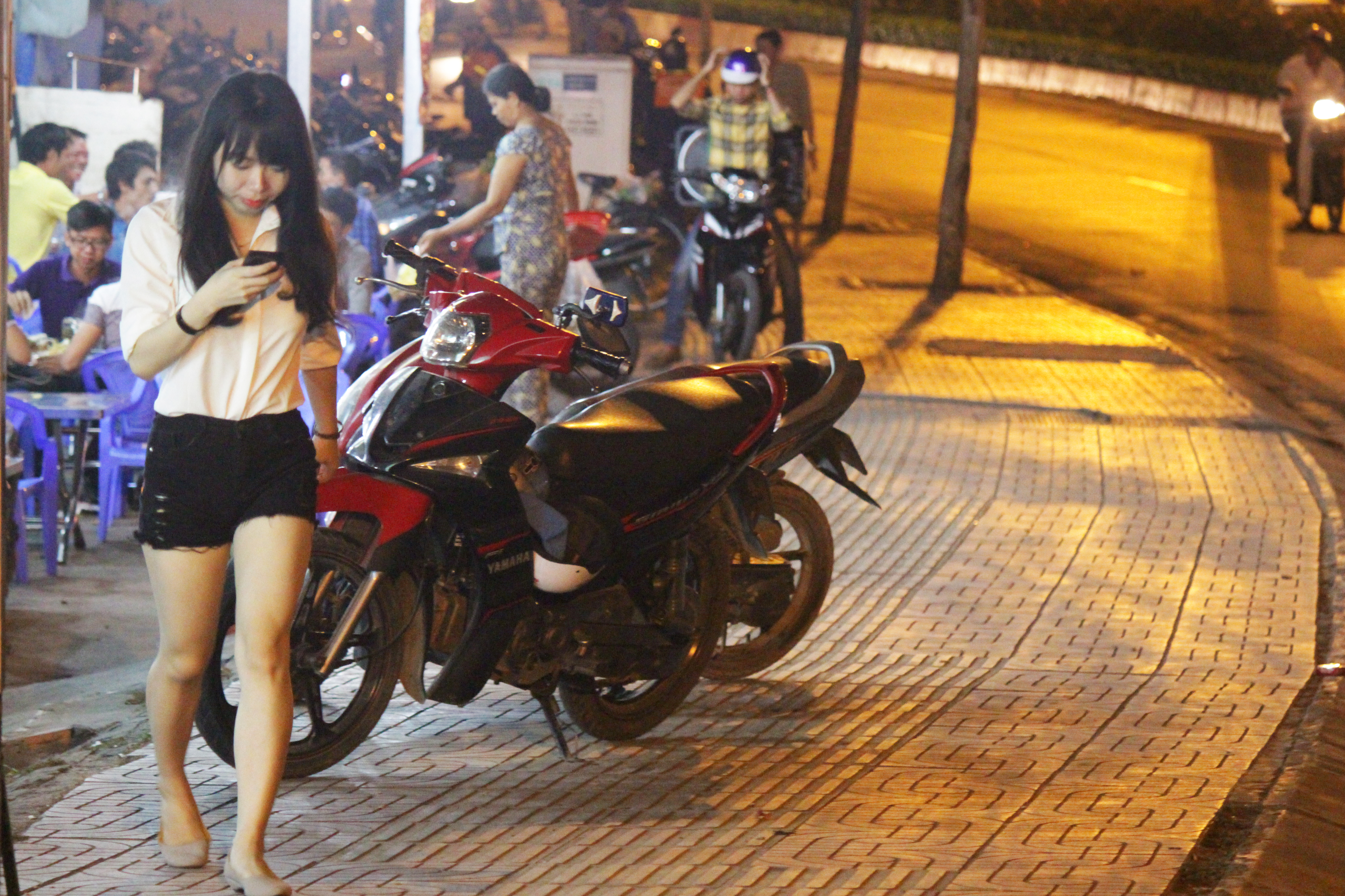 Vỉa hè trên "đại lộ ăn nhậu" bất ngờ... đẹp lạ thường