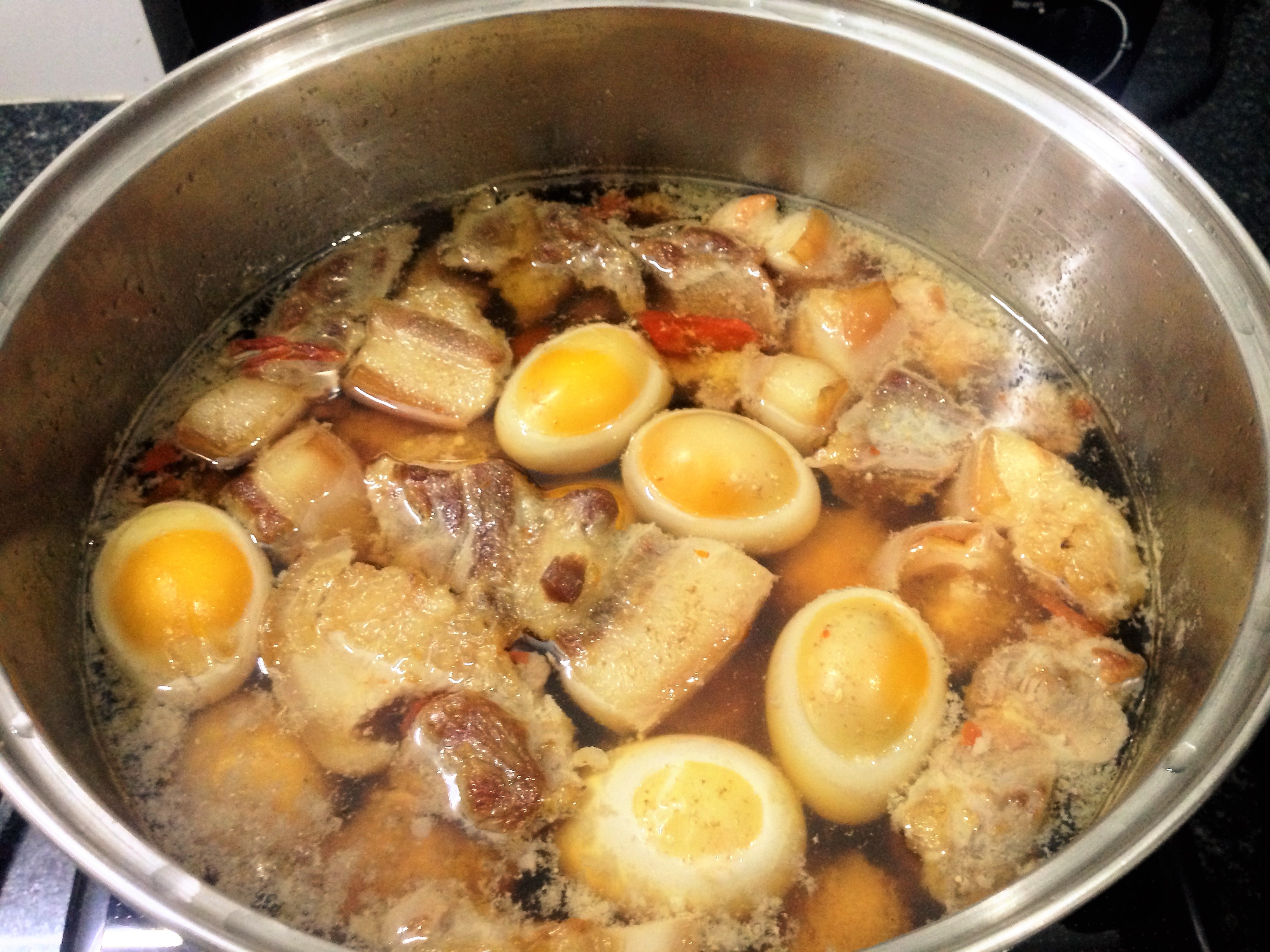 Kể cả nồi thịt kho tàu
