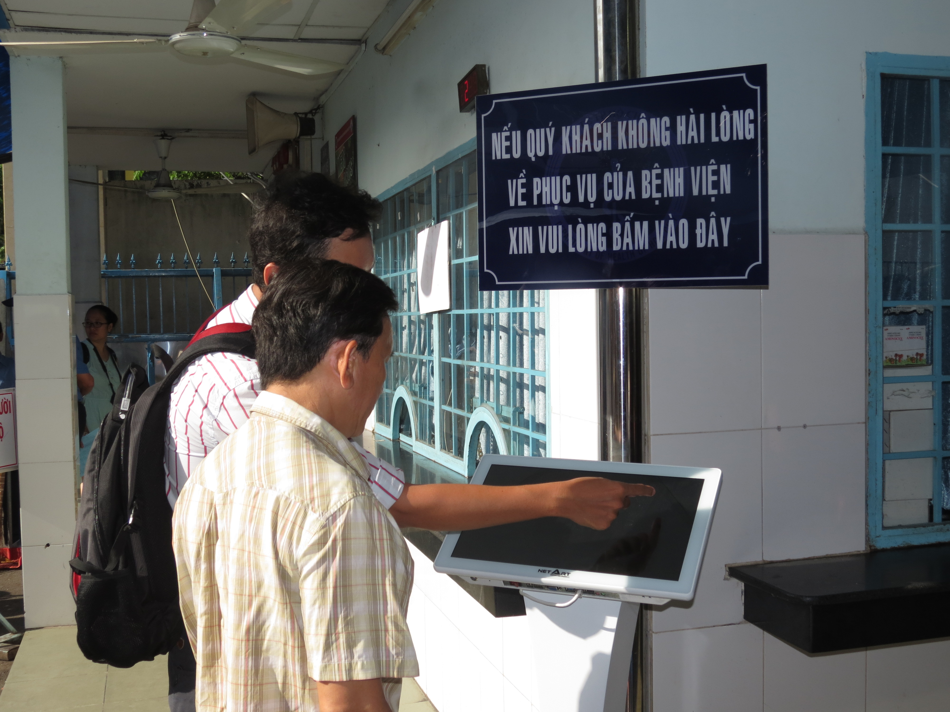 
Người d&acirc;n đang sử dụng hệ thống để đưa ra &yacute; kiến của m&igrave;nh
