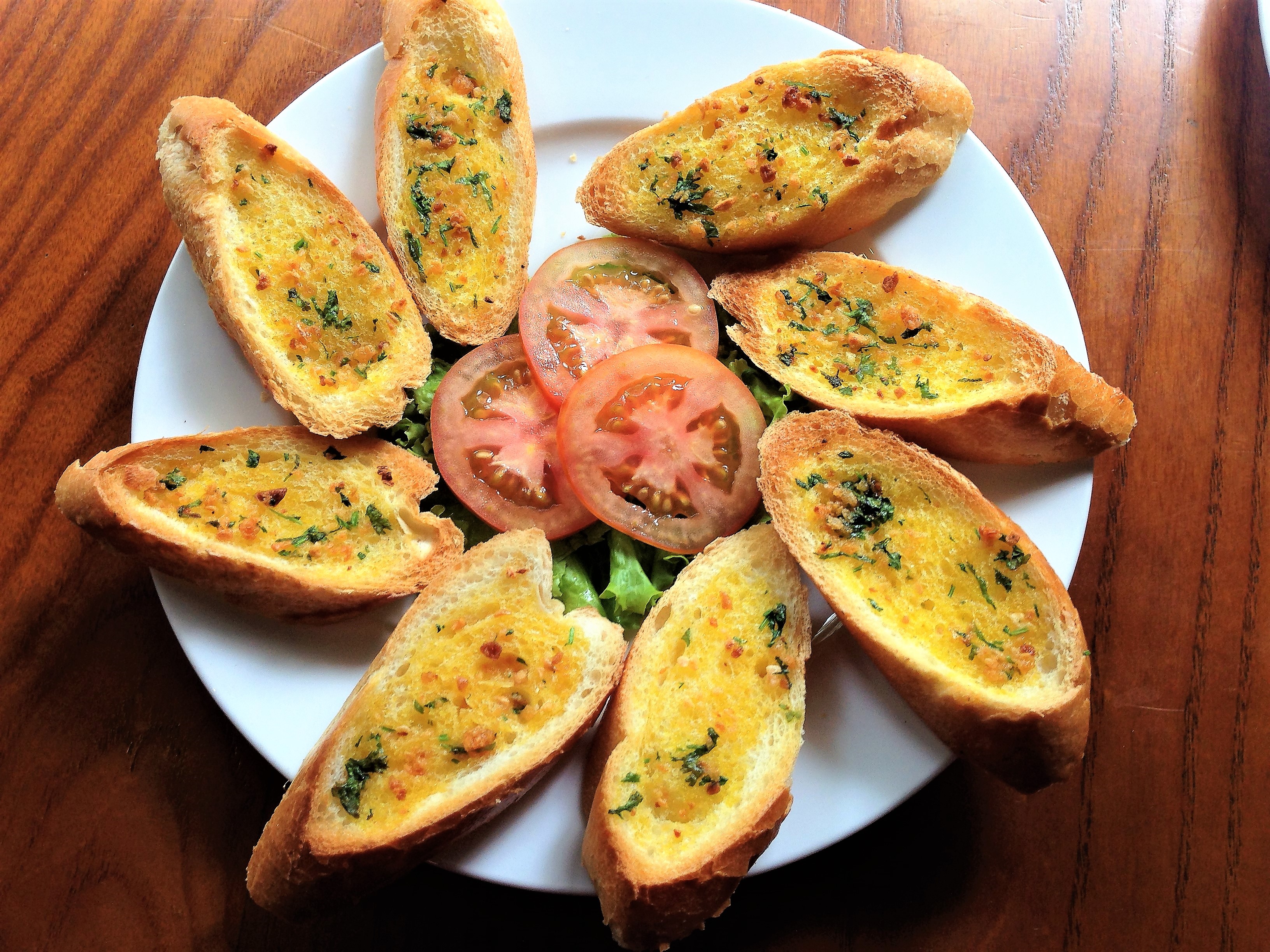 Bữa sáng nhanh gọn với bánh mì bơ tỏi