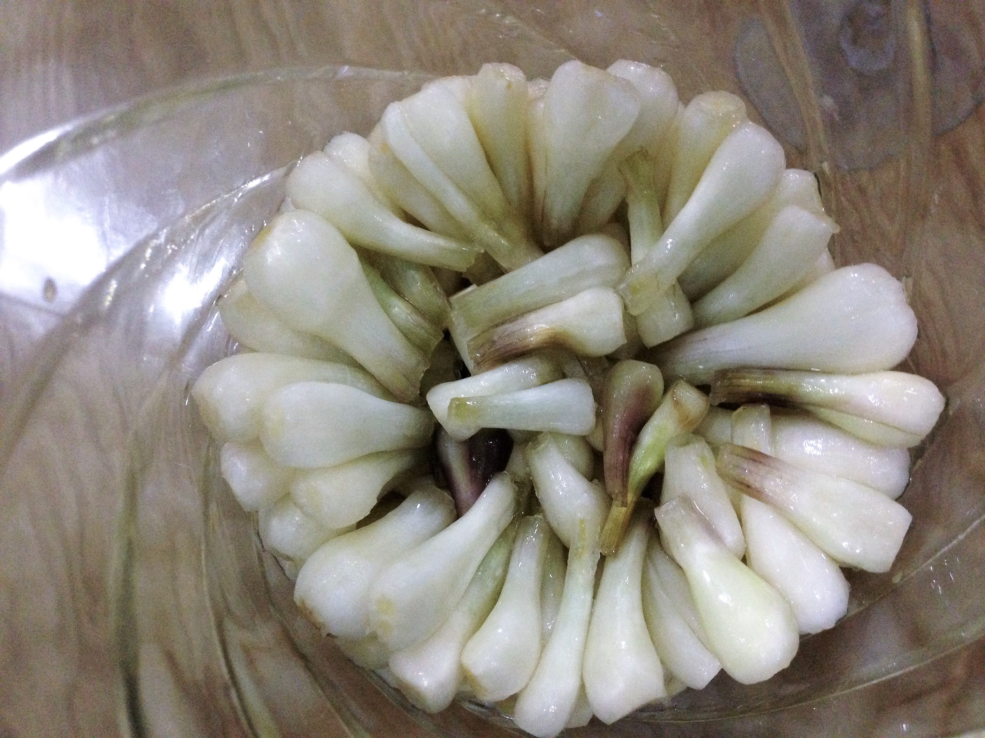 
Xếp kiệu v&agrave;o lọ thủy tinh
