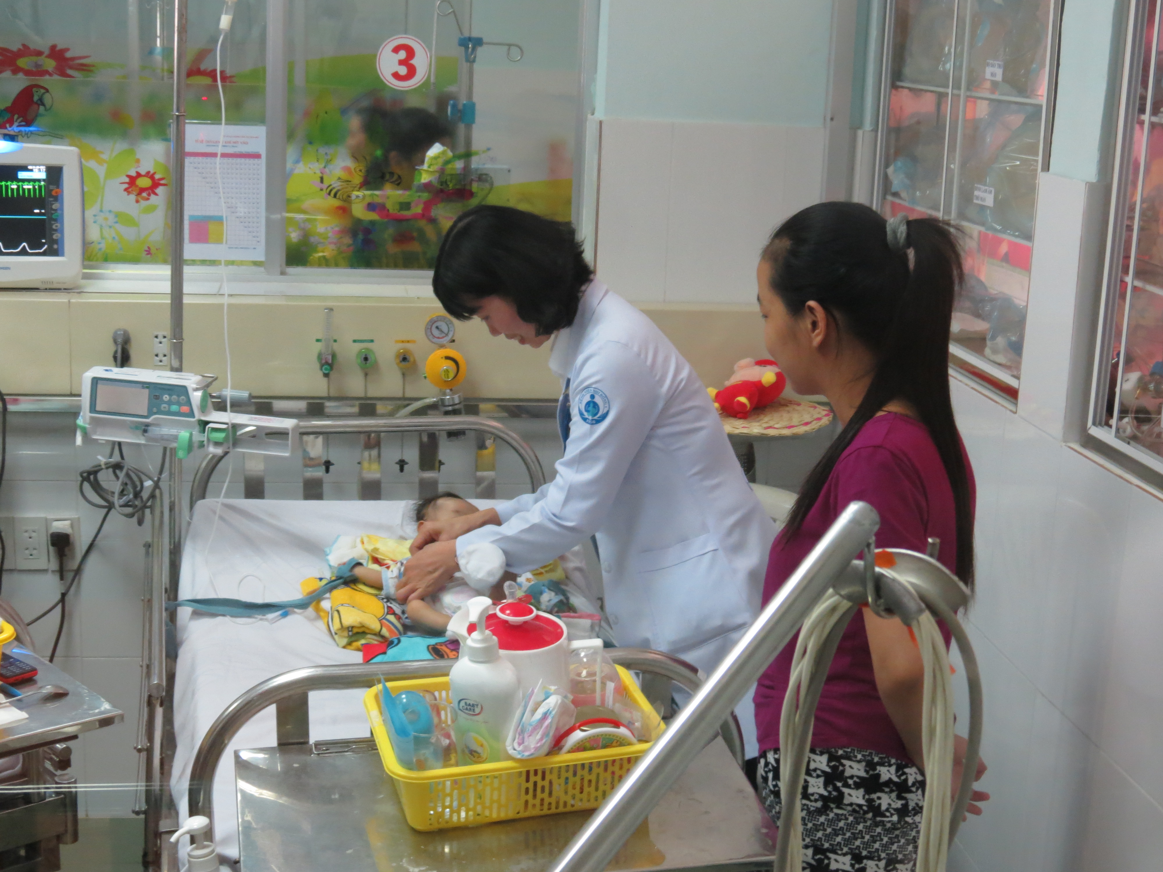 Ca mổ thần kỳ cứu sống cháu bé bị dị tật tim quái ác