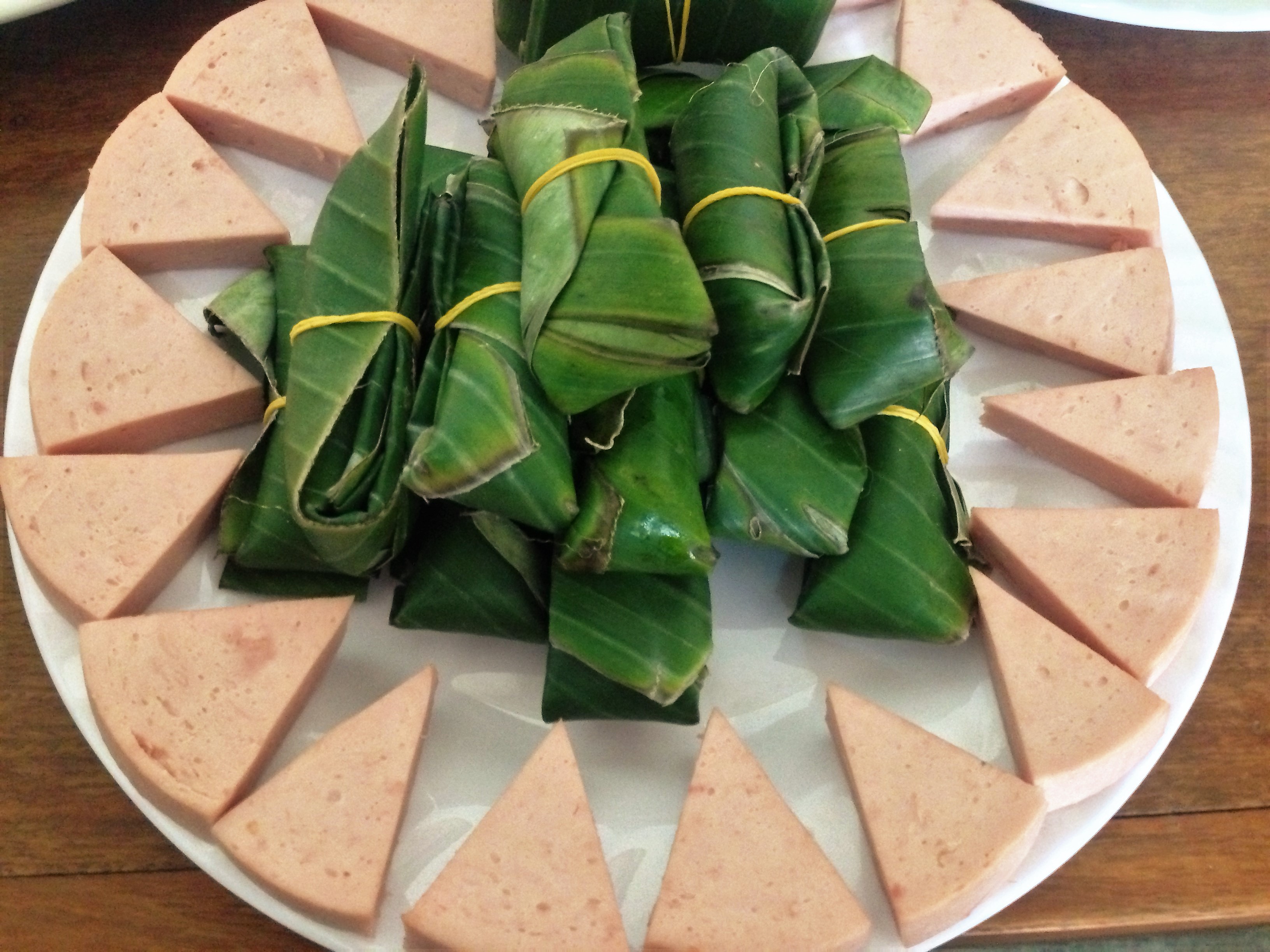 Chả, nem cũng không thể thiếu trong ngày Tết