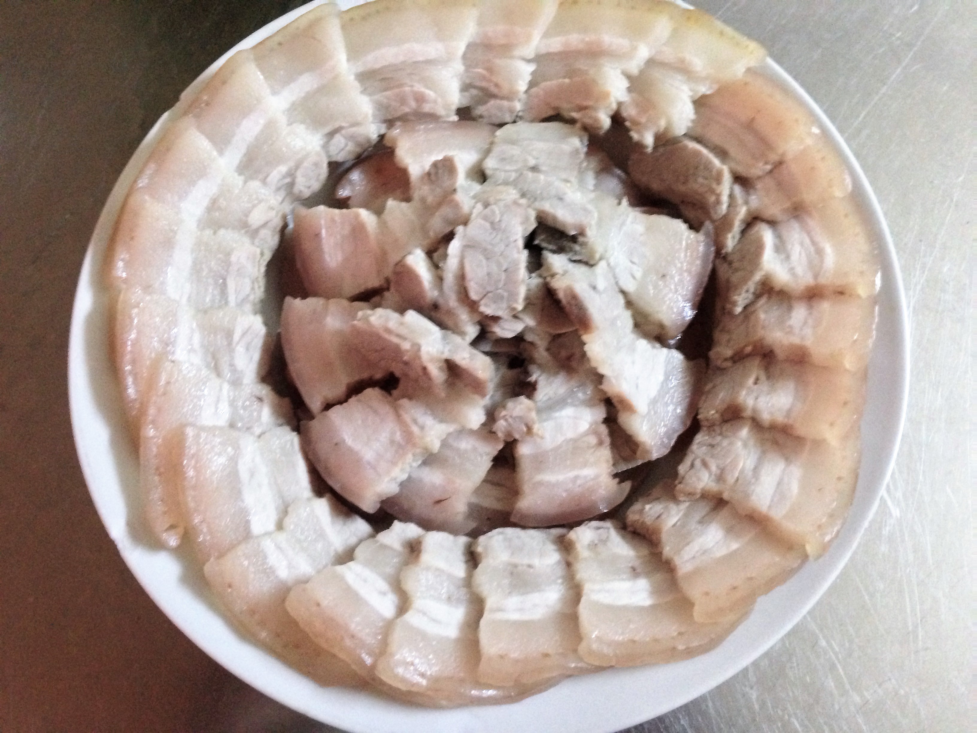 Thịt luộc ăn kèm mắm tép
