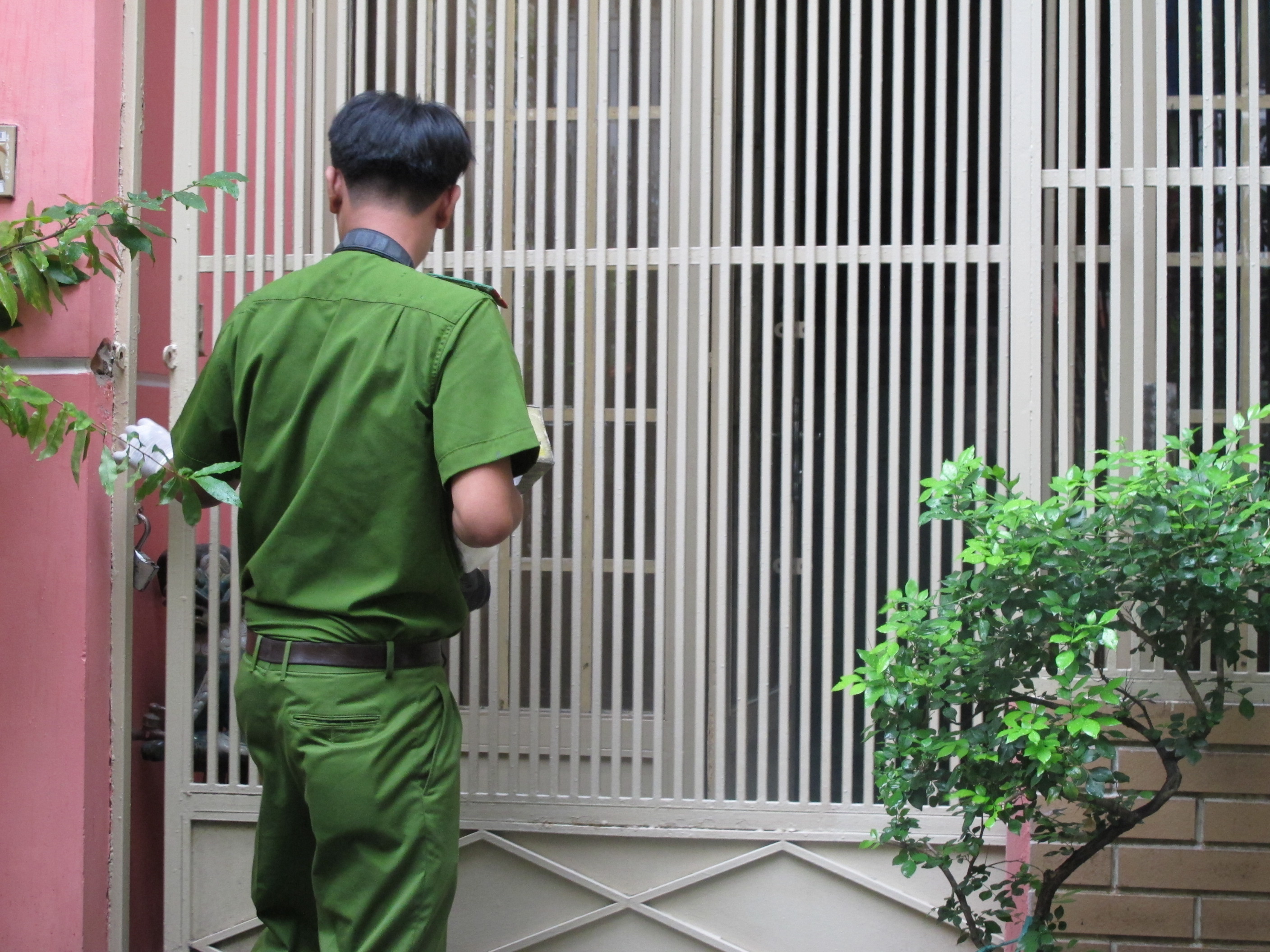 Đi chơi Tết, đề phòng trộm "khoắng" nhà