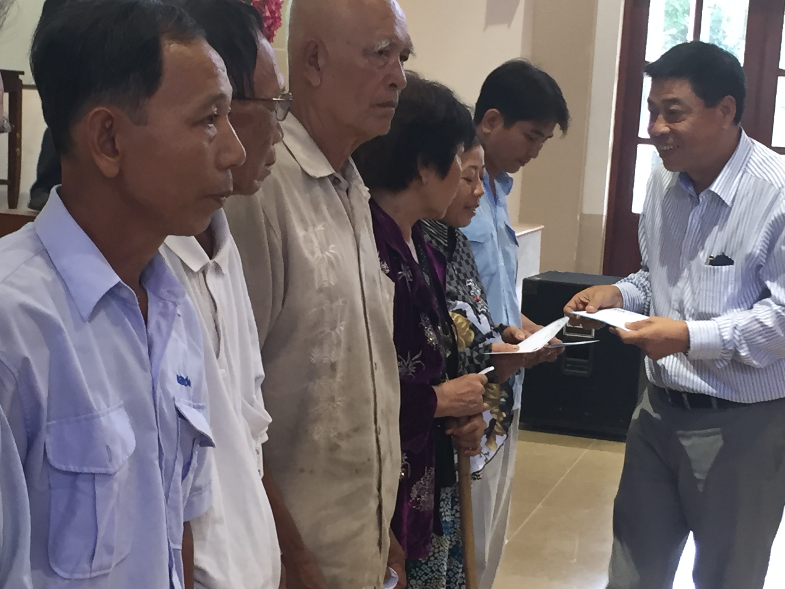 Tặng 200 phần quà Tết cho người nghèo ở Tiền Giang