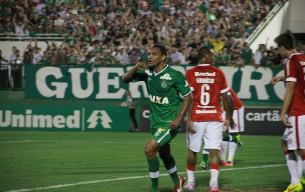 Chapecoense thắng trận đầu tiên sau thảm họa máy bay