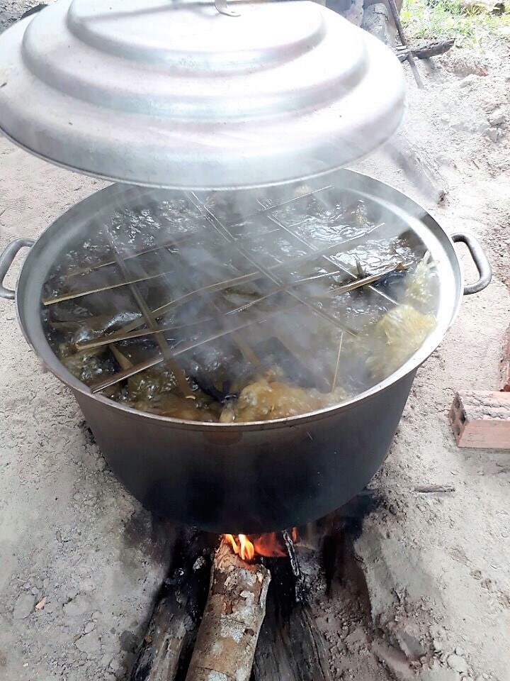 Nồi bánh tét đêm giao thừa