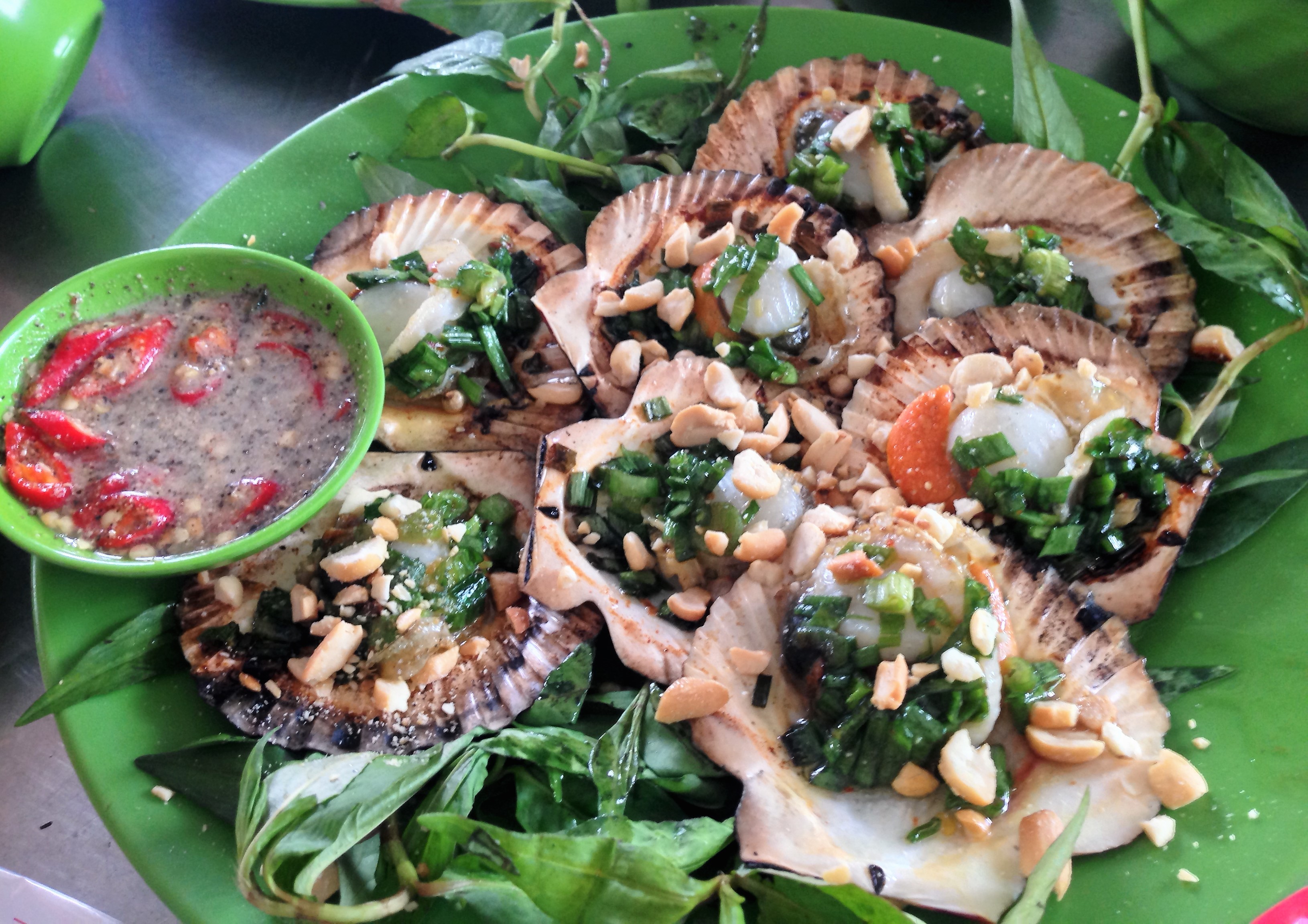 Thơm nức mũi với sò điệp nướng mỡ hành