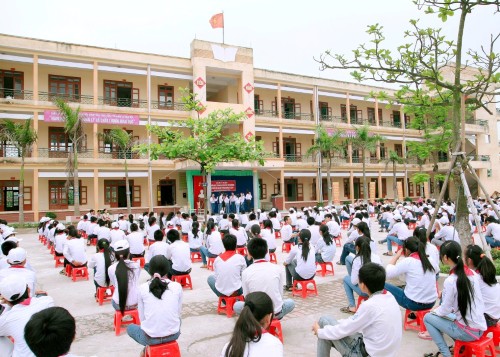 Thư gởi các hiệu trưởng: Đừng để trường học "sặc mùi tiền"