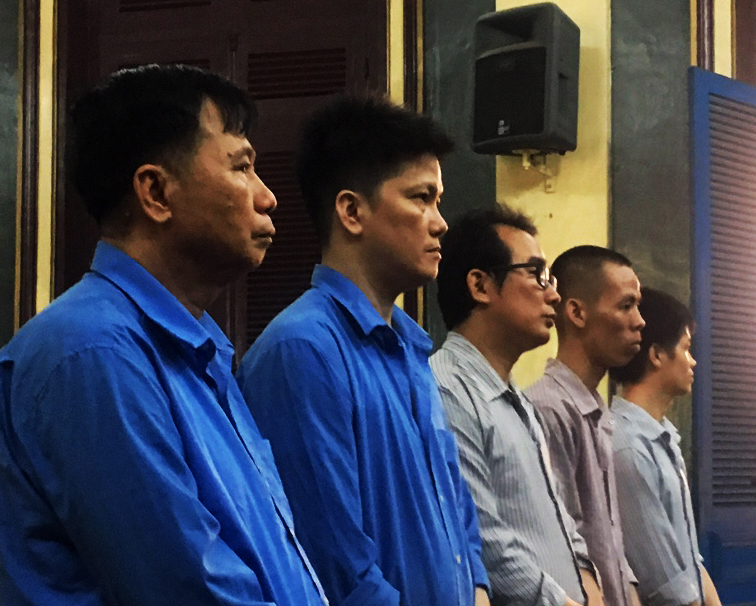 Công Phu sản xuất thuốc giả, cha con cùng vào tù