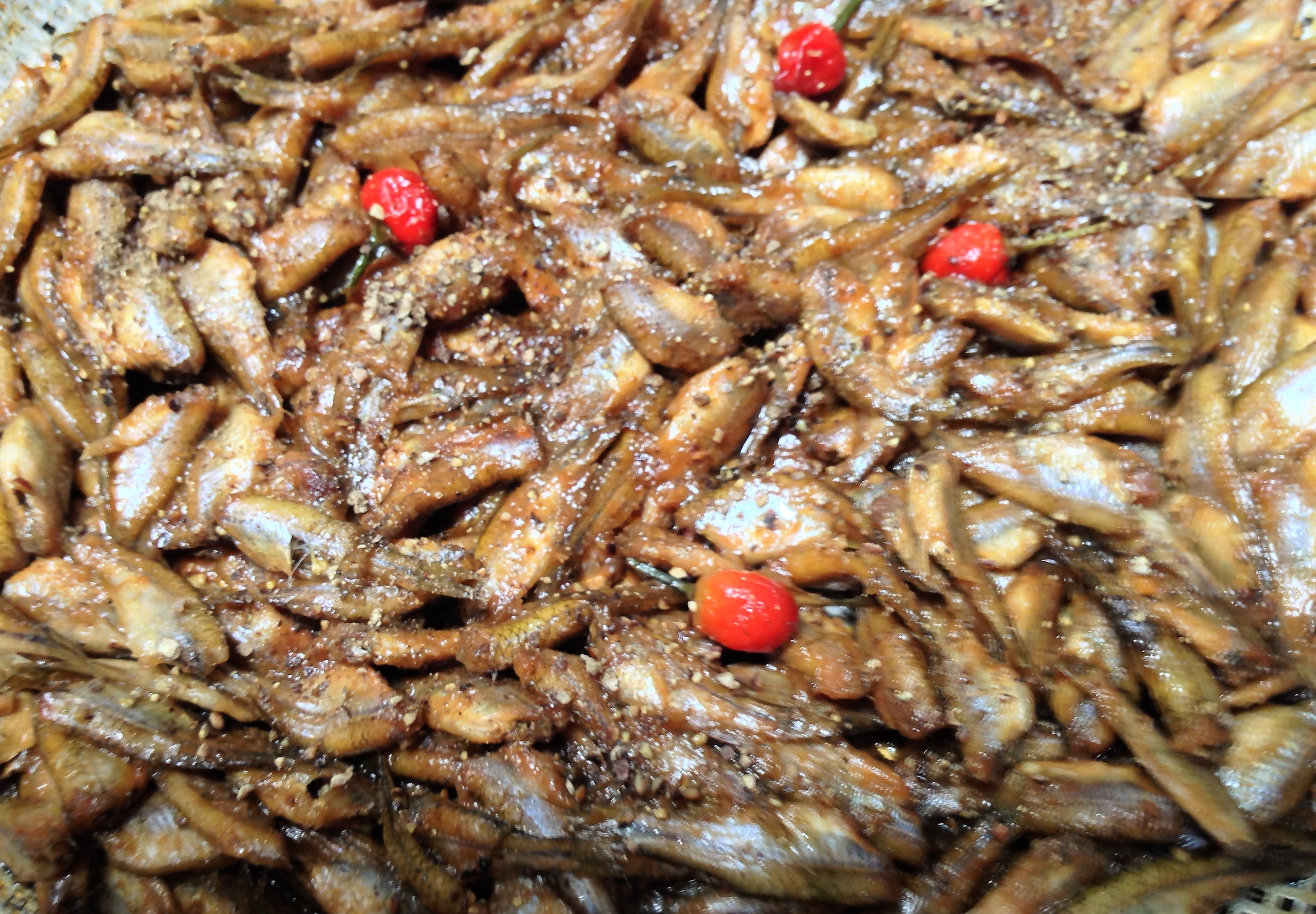 Cá lòng tong kho tiêu rất ngon cơm