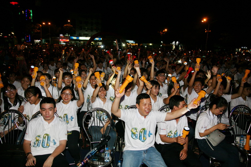 Người dân 21 tỉnh, thành phía Nam hưởng ứng Giờ Trái đất