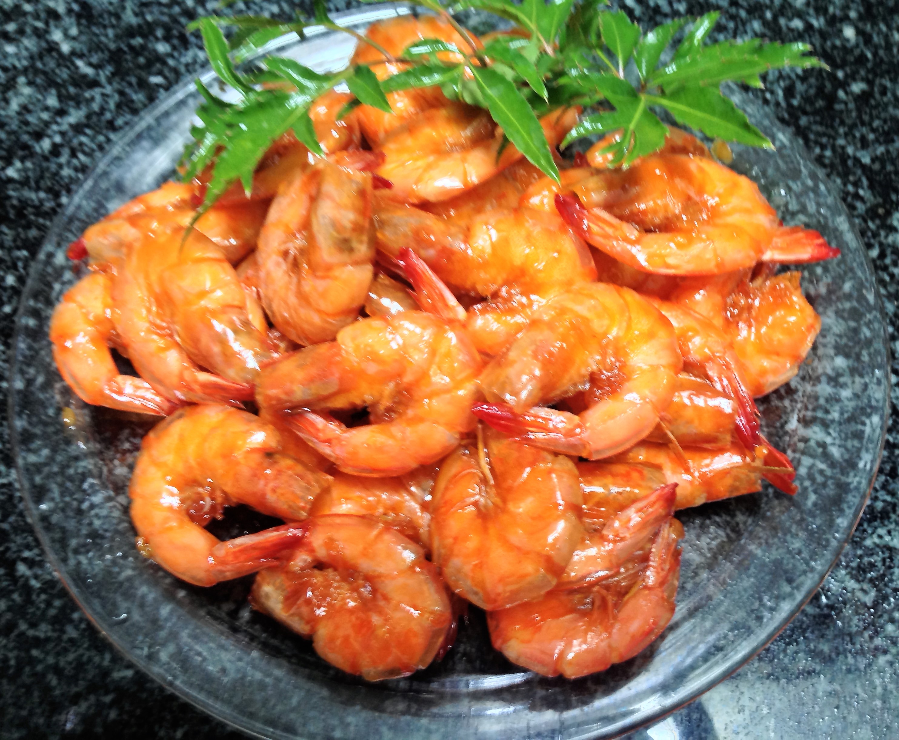 Tôm rim nước dừa: Vét cơm chứ chẳng chơi