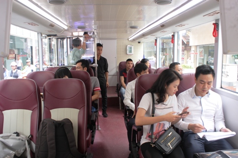 H&agrave; Nội c&oacute; xe bu&yacute;t 2 tầng mui trần tha hồ ngắm phố cổ - Ảnh 2.