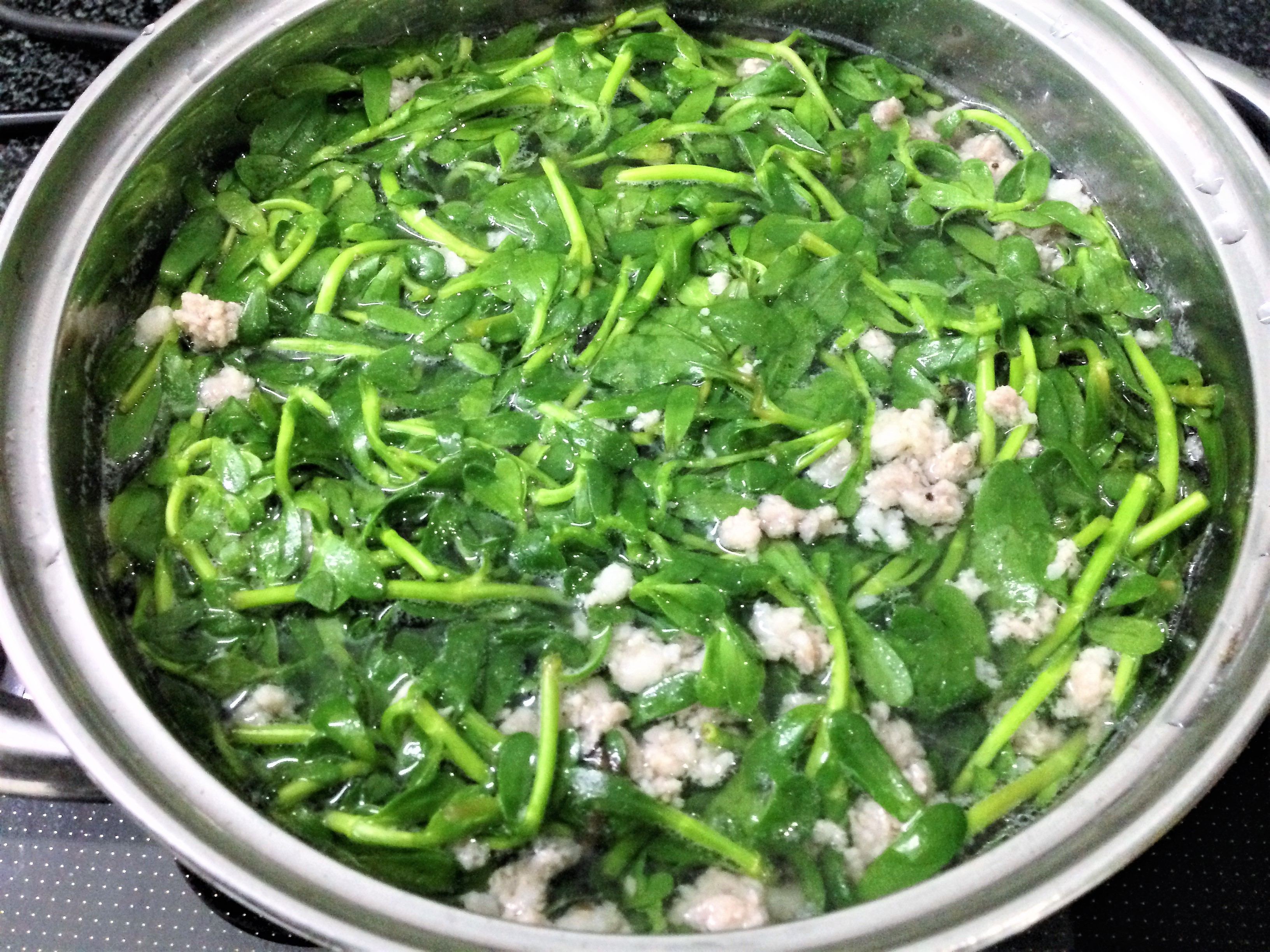 
Canh rau đắng
