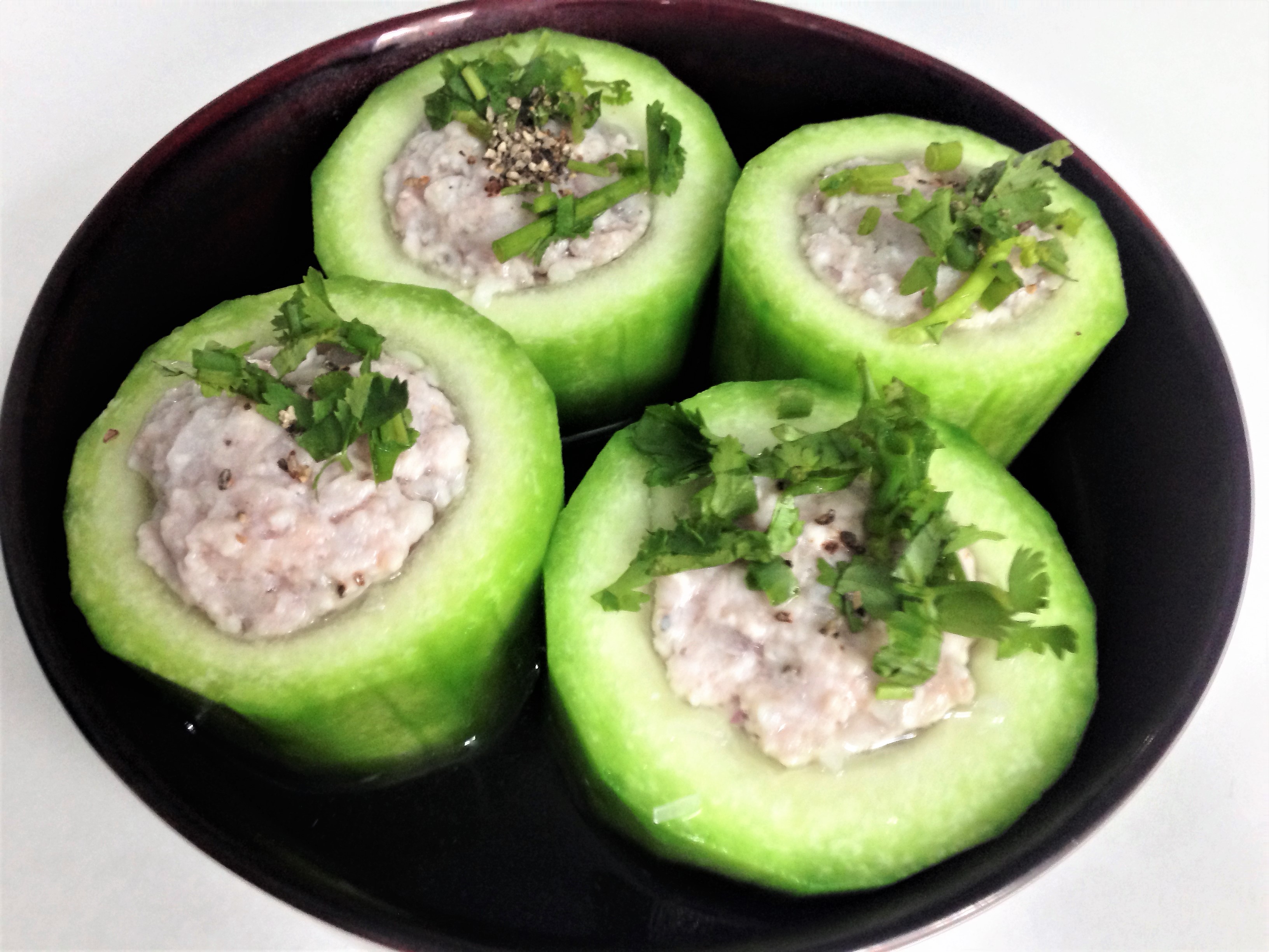 Canh bí xanh nhồi thịt, thanh mát ngày hè - Ảnh 1.
