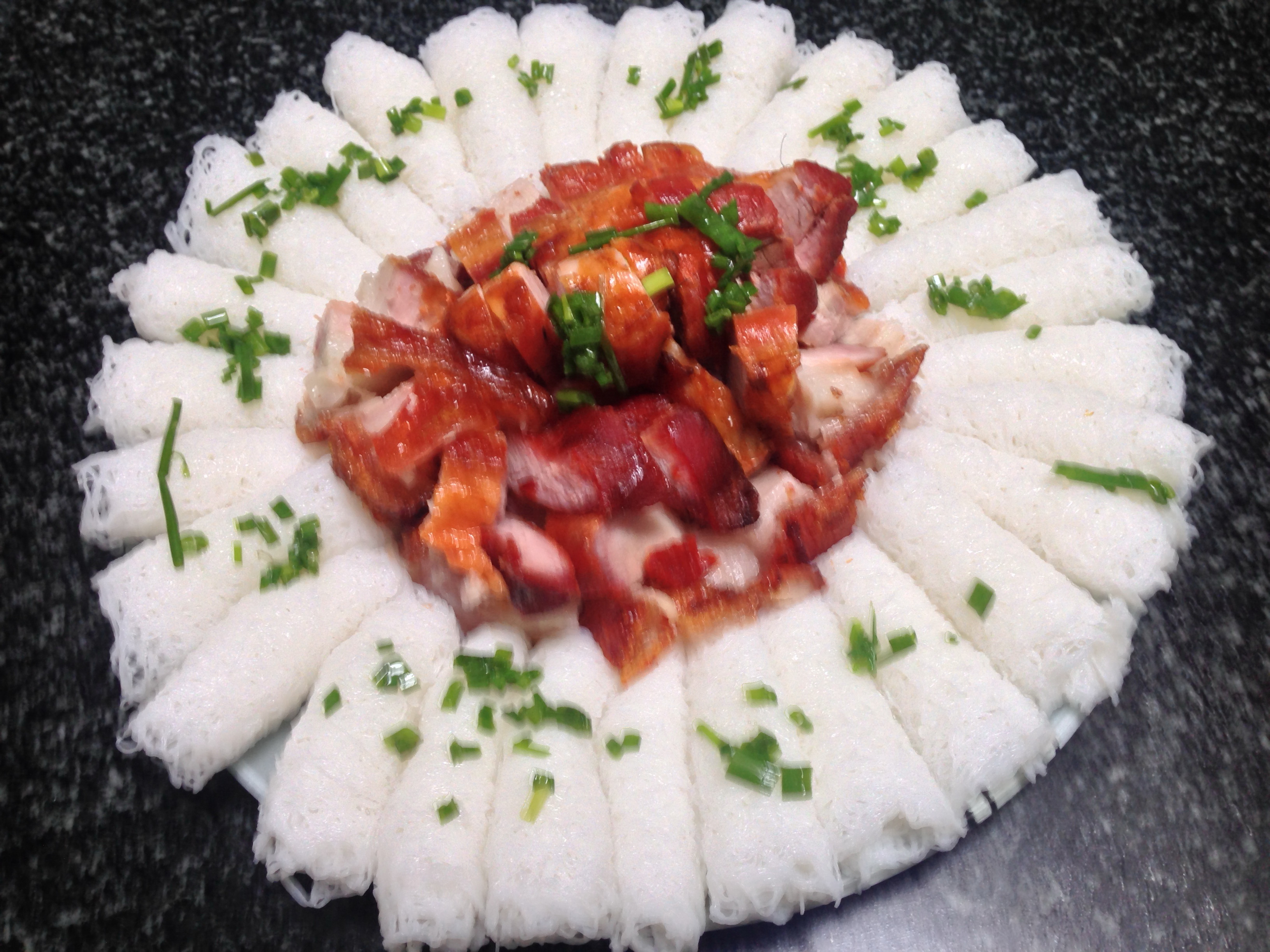Bánh hỏi heo quay cho ngày mưa gió - Ảnh 2.