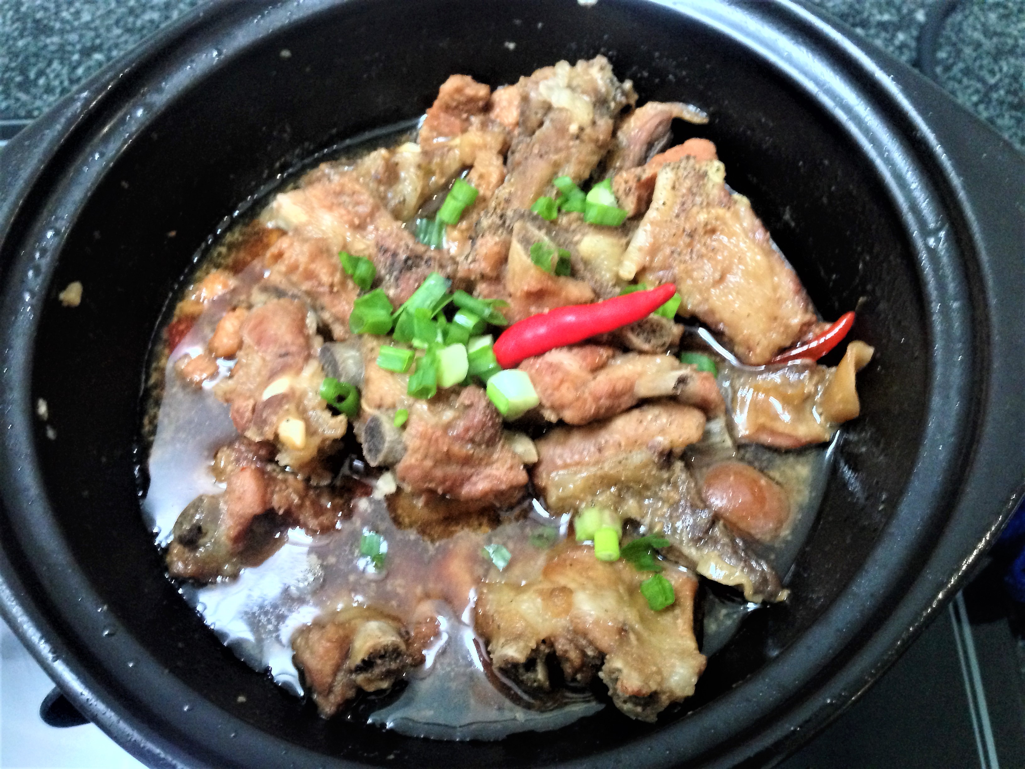 Sườn non kho tộ: Hao cơm &agrave; nghen! - Ảnh 1.