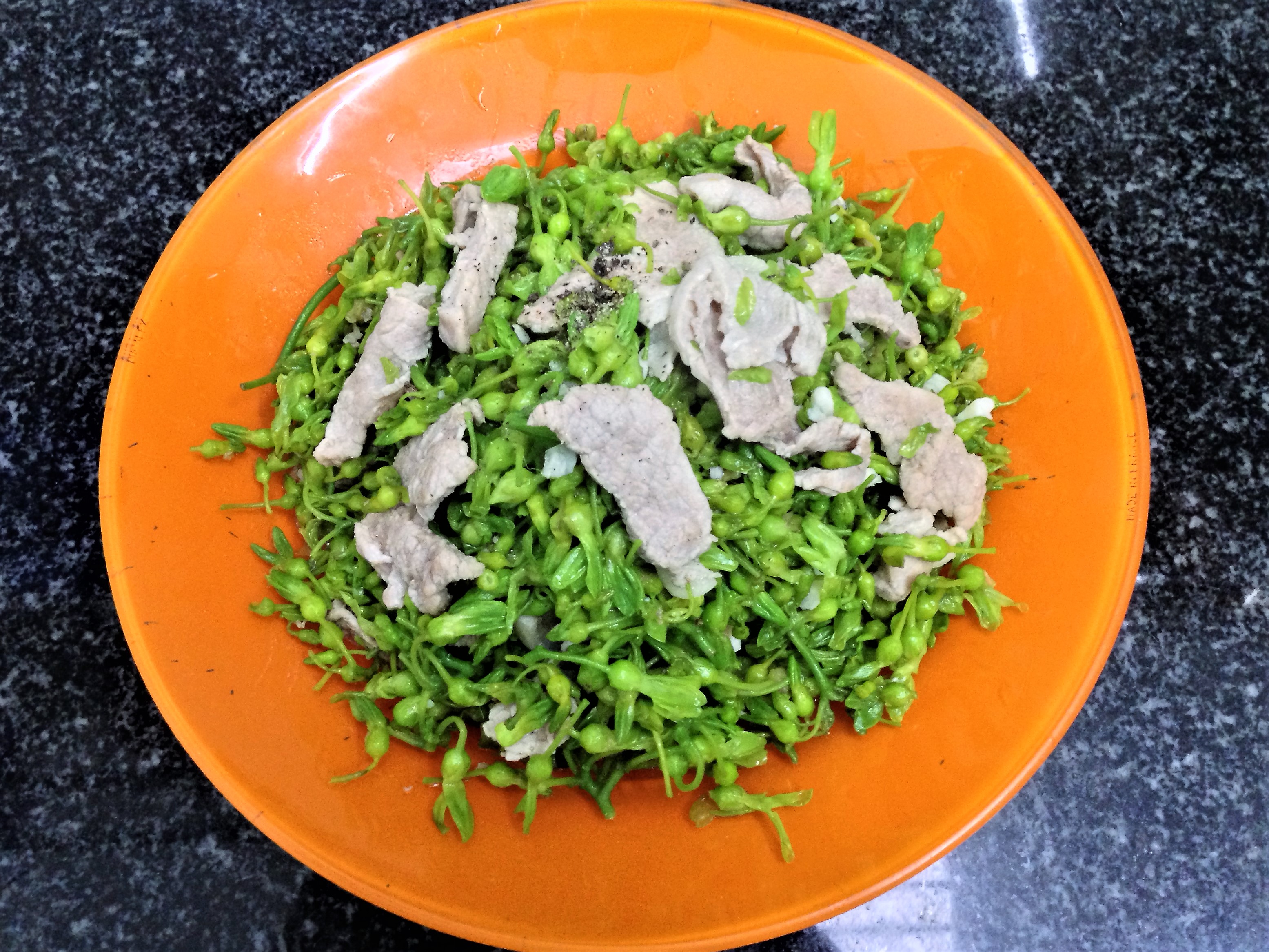 Ngon hết ý bông thiên lý xào thịt bò