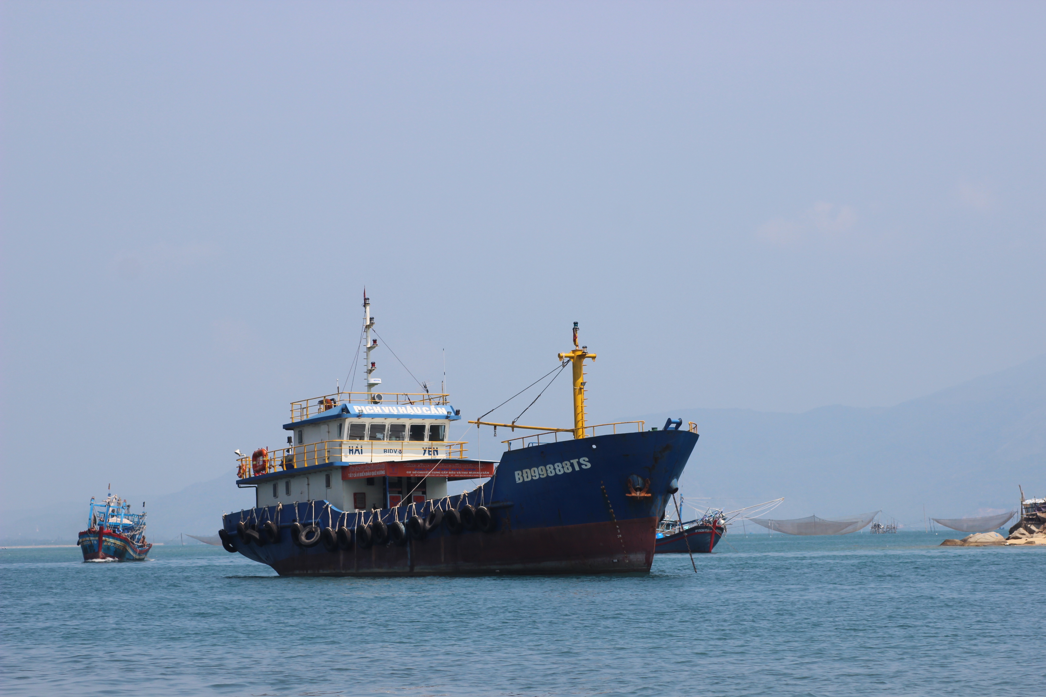 Thêm 4 thuyền viên trên tàu cá Bình Định gặp nguy giữa bão số 5