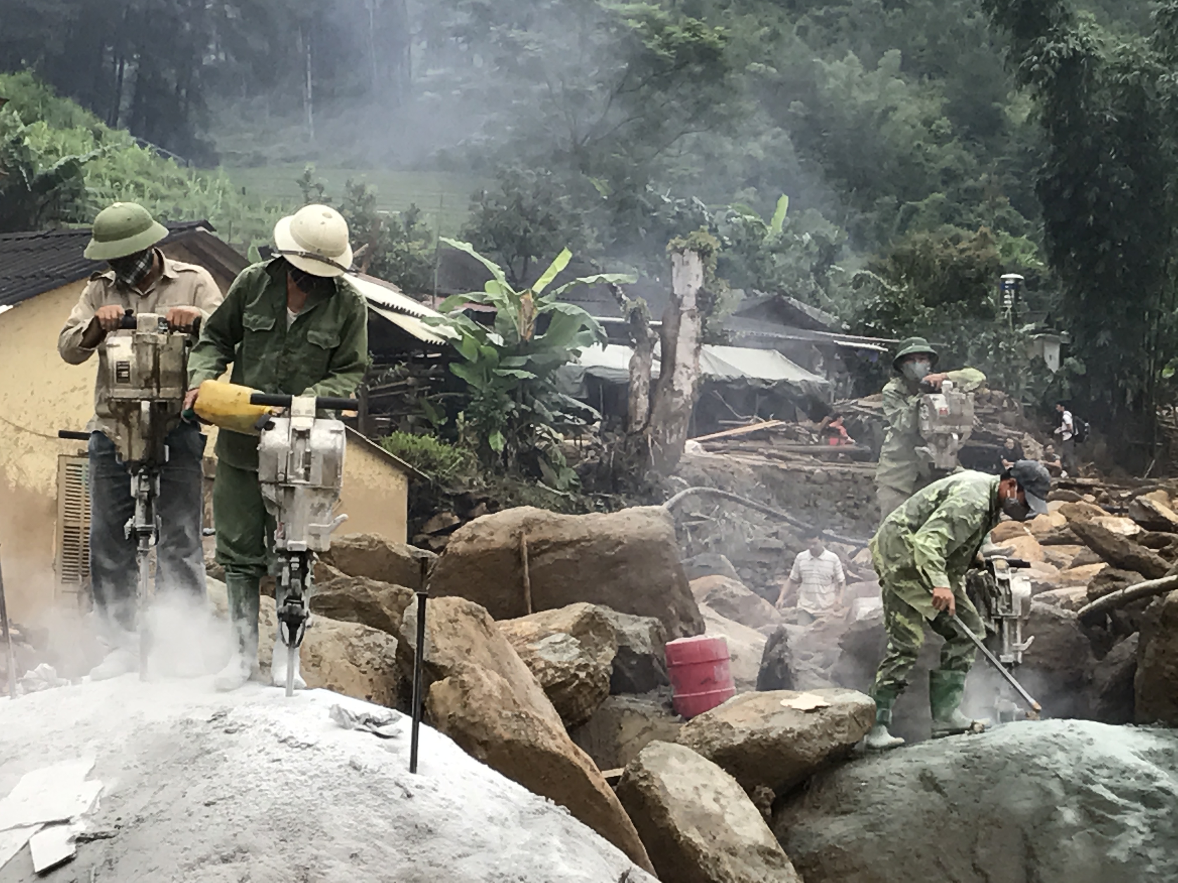 M&ugrave; Cang Chải tan hoang sau lũ qu&eacute;t kinh ho&agrave;ng - Ảnh 12.