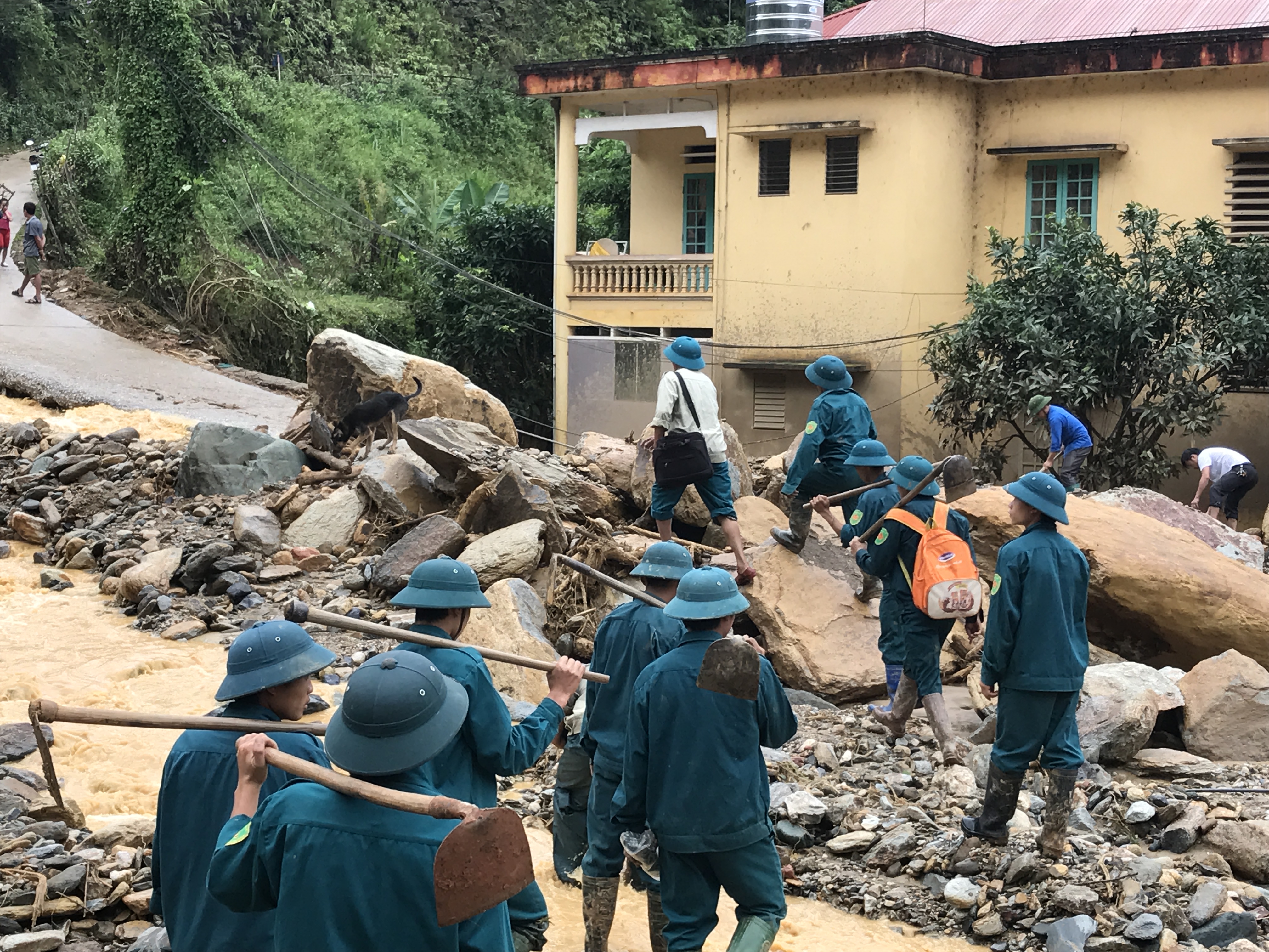 M&ugrave; Cang Chải tan hoang sau lũ qu&eacute;t kinh ho&agrave;ng - Ảnh 15.