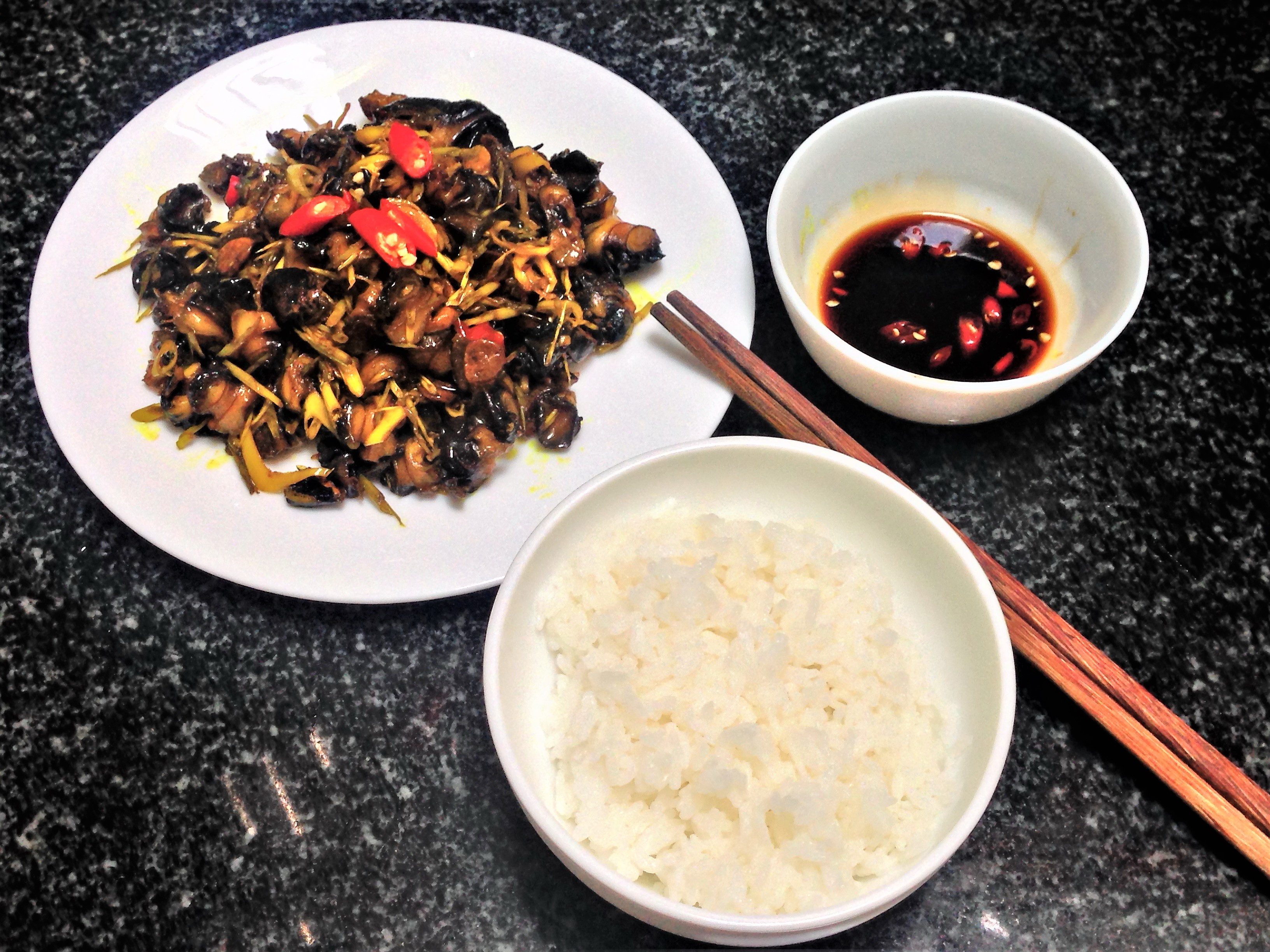 Thơm lừng ốc xào sả ớt - Ảnh 5.