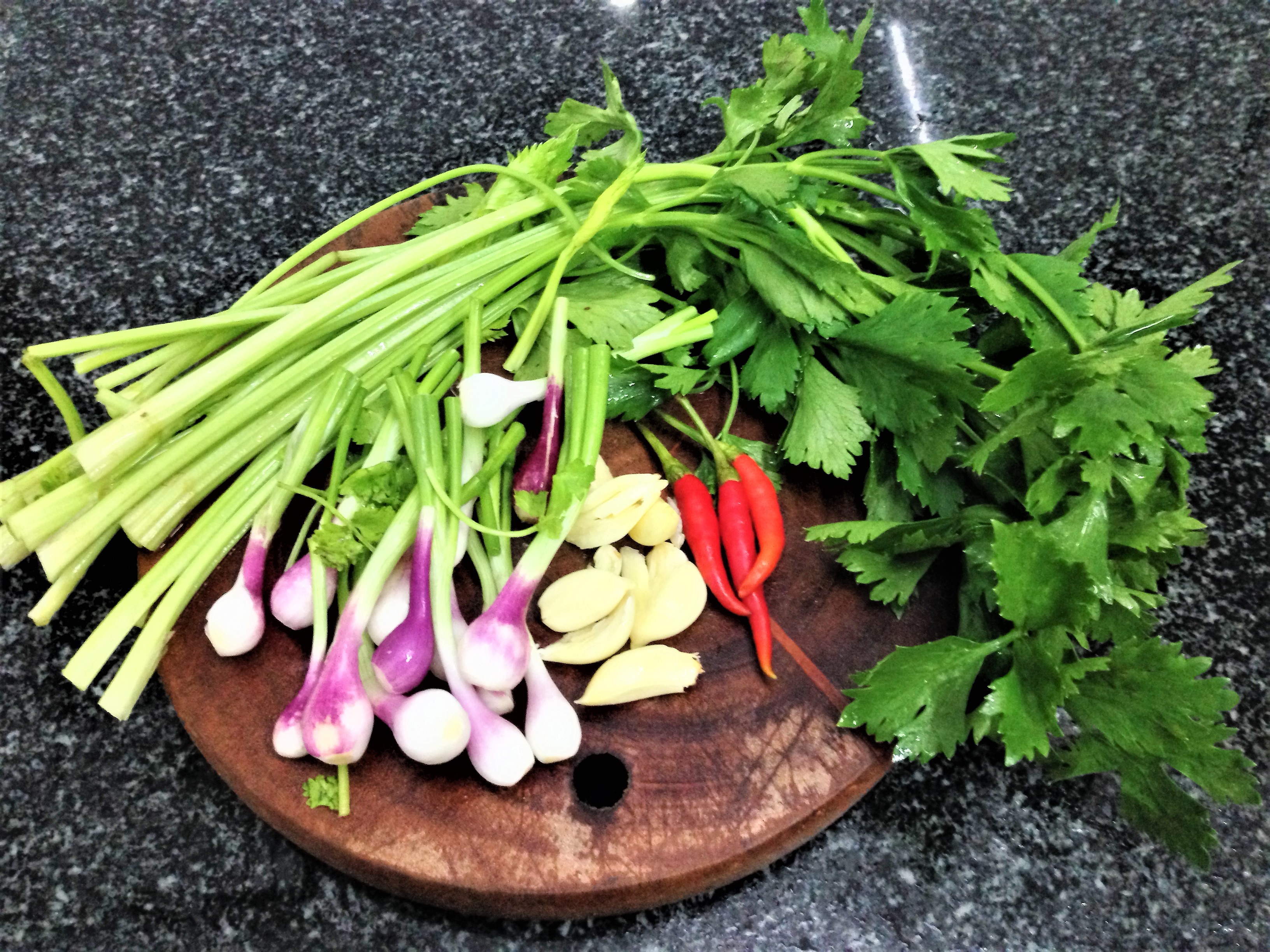 Mộc mạc canh c&aacute; nục b&ocirc;ng nấu ng&oacute;t - Ảnh 3.