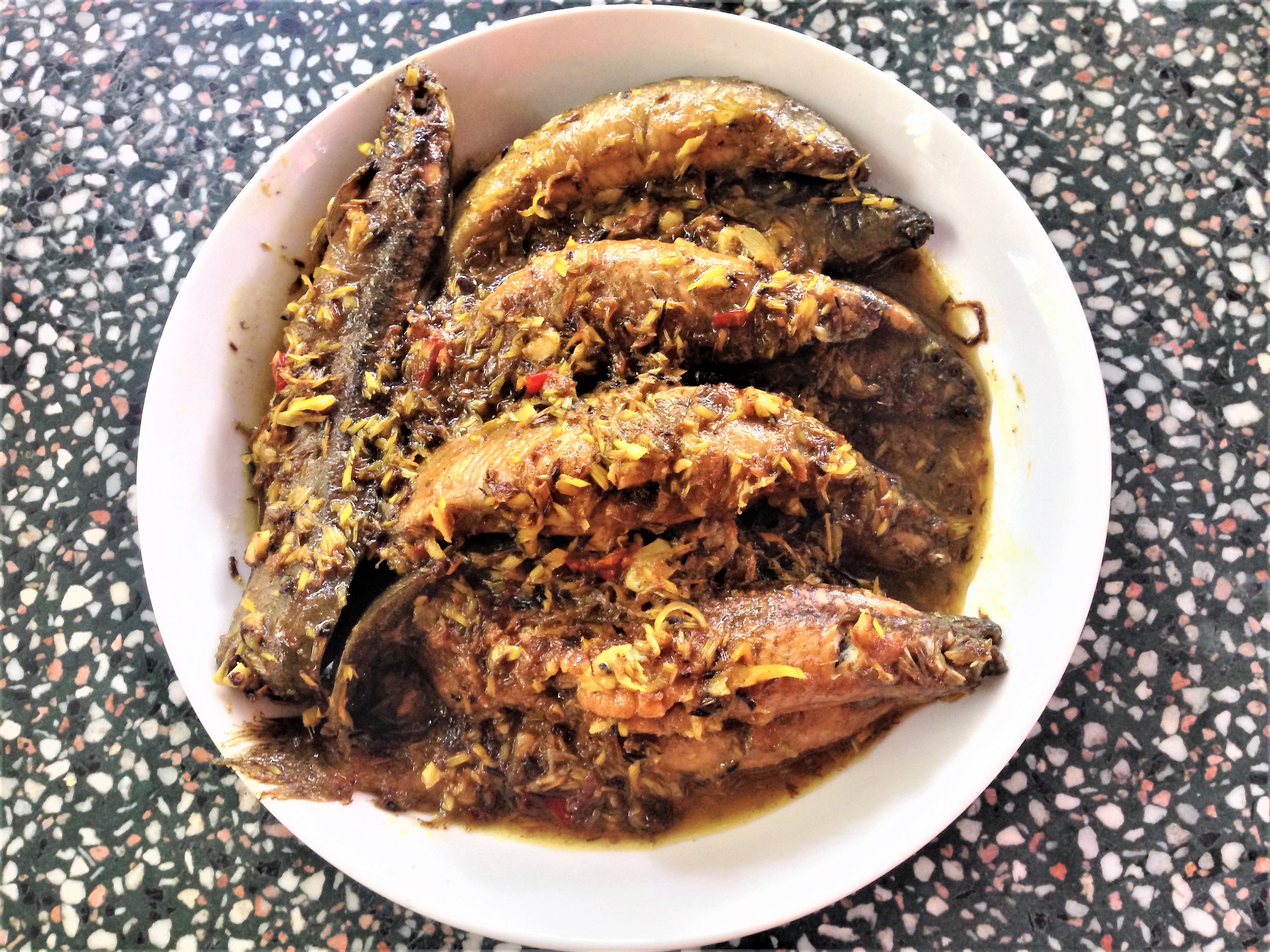 Hao cơm với cá chạch kho sả nghệ - Ảnh 4.