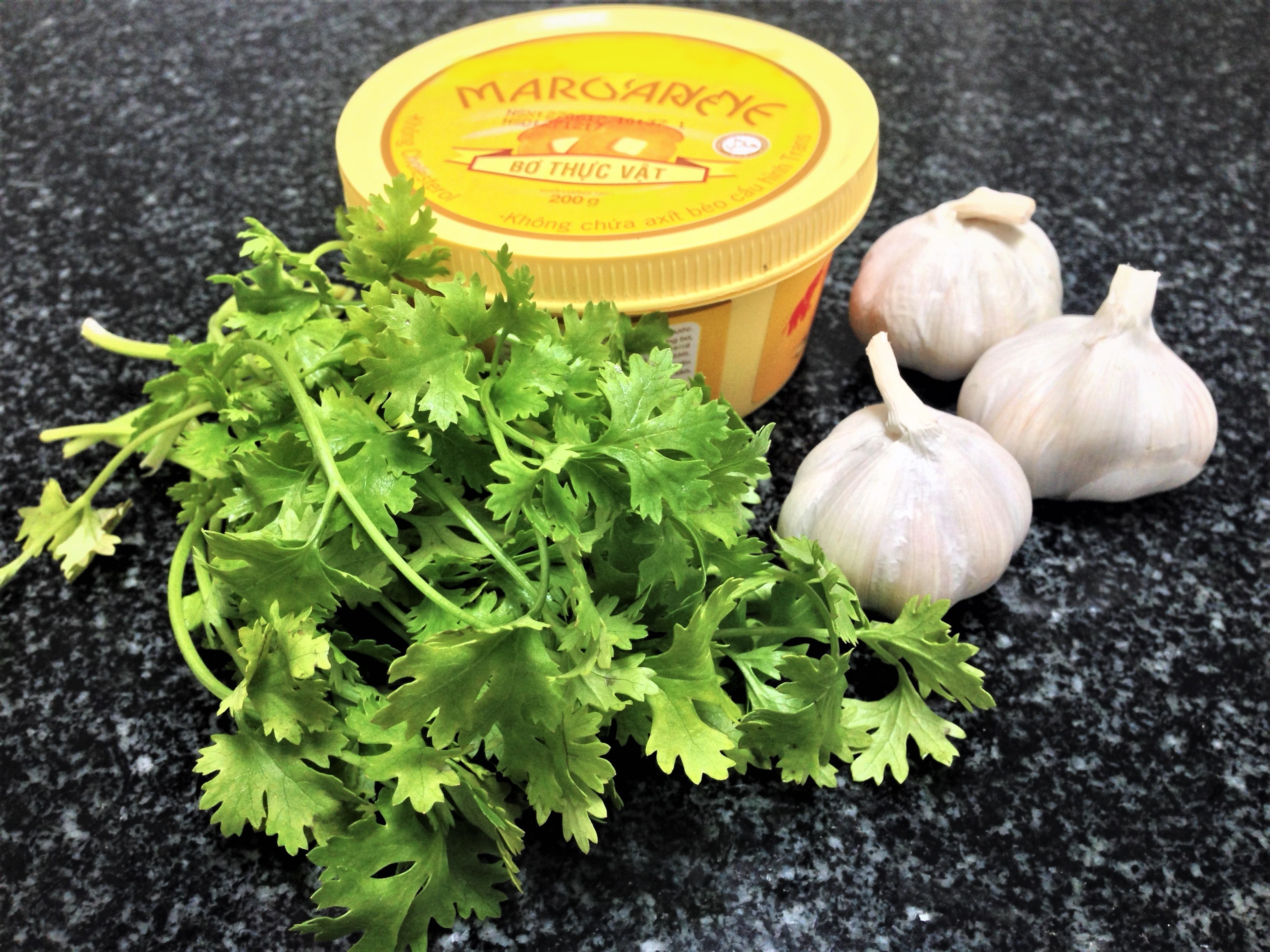 Bữa s&aacute;ng nhanh gọn với b&aacute;nh m&igrave; bơ tỏi - Ảnh 3.