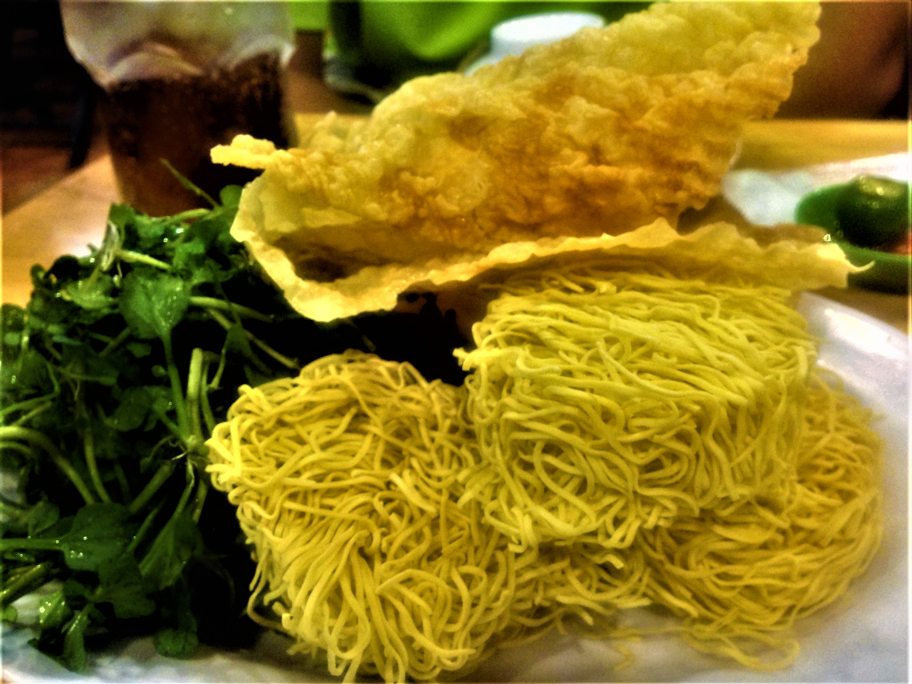 H&iacute;t h&agrave; lẩu g&agrave; tiềm ớt hiểm - Ảnh 4.