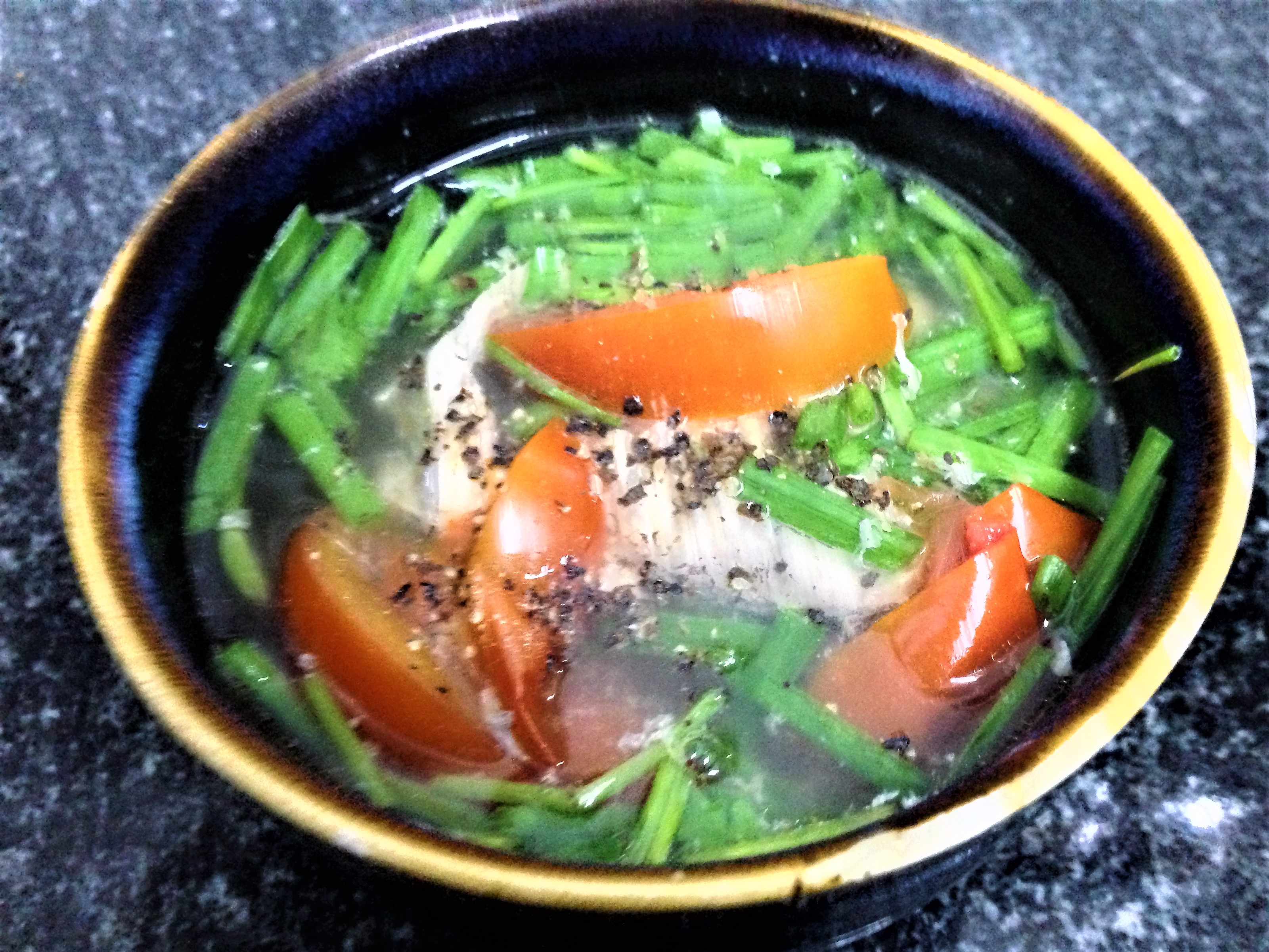 Mộc mạc canh c&aacute; nục b&ocirc;ng nấu ng&oacute;t - Ảnh 1.