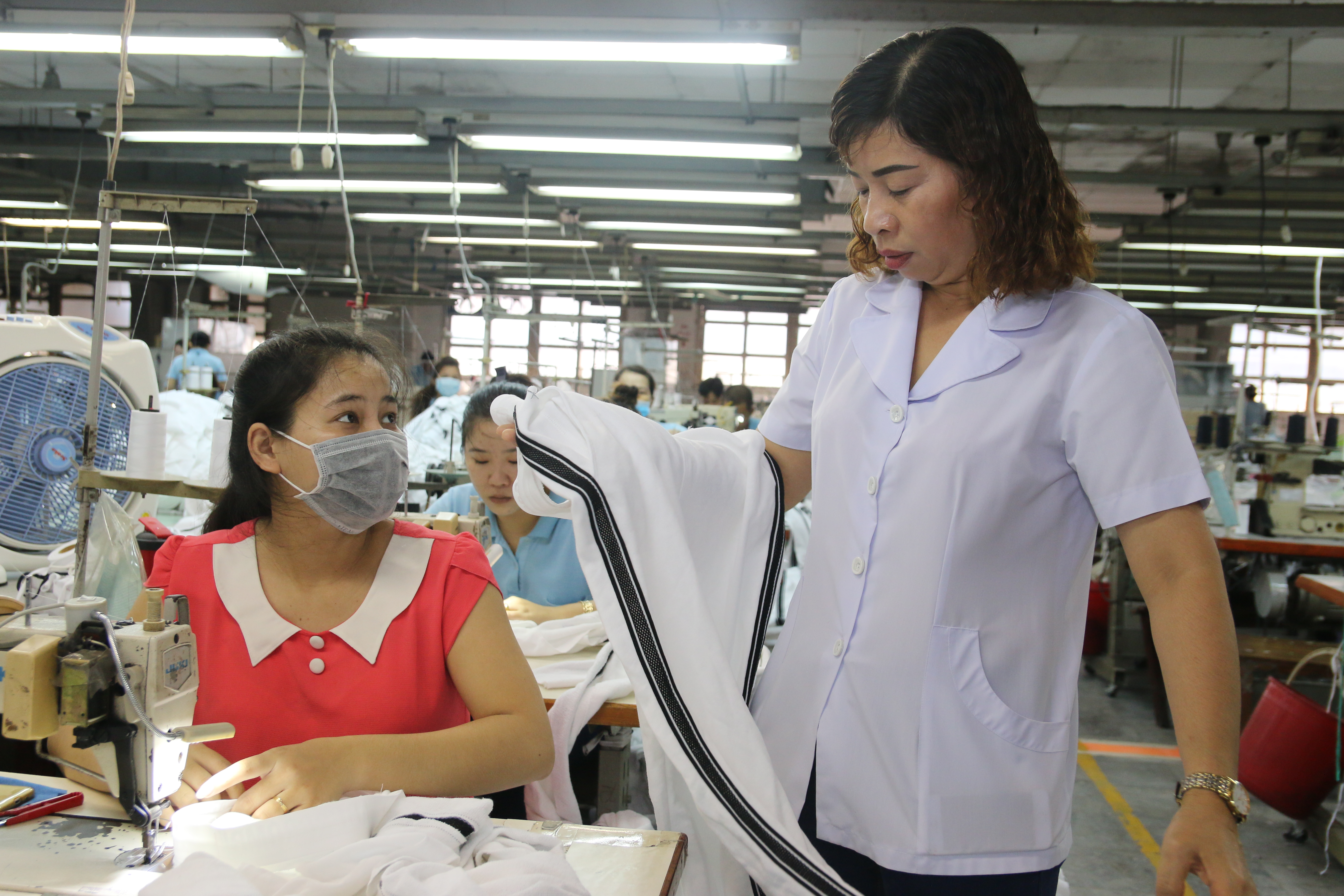 
Việc bầu trực tiếp Chủ tịch CĐ cơ sở &aacute;p dụng theo phương ph&aacute;p mới, do đại biểu dự ĐH trực tiếp lựa chọn nh&acirc;n sự sau khi c&oacute; kết quả bầu cử BCH CĐ cơ sở
